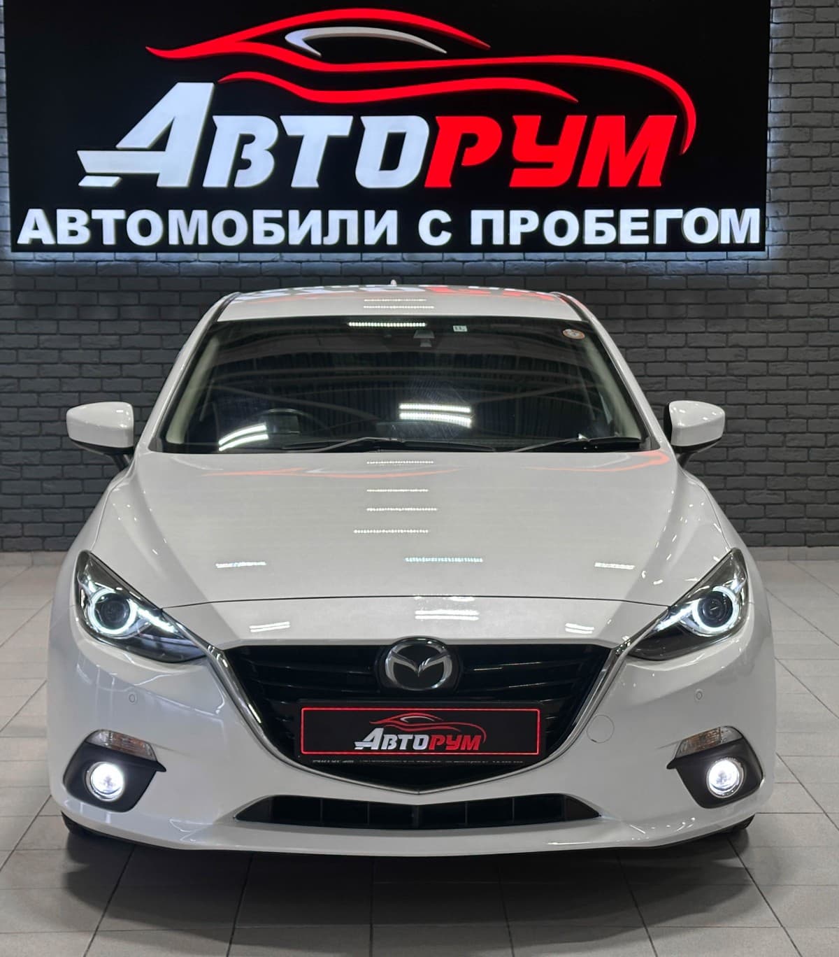 Mazda Axela - 4
