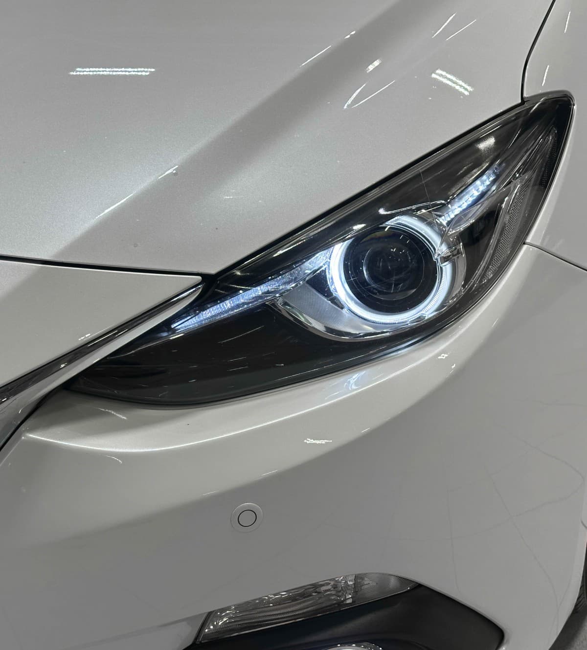 Mazda Axela - 3