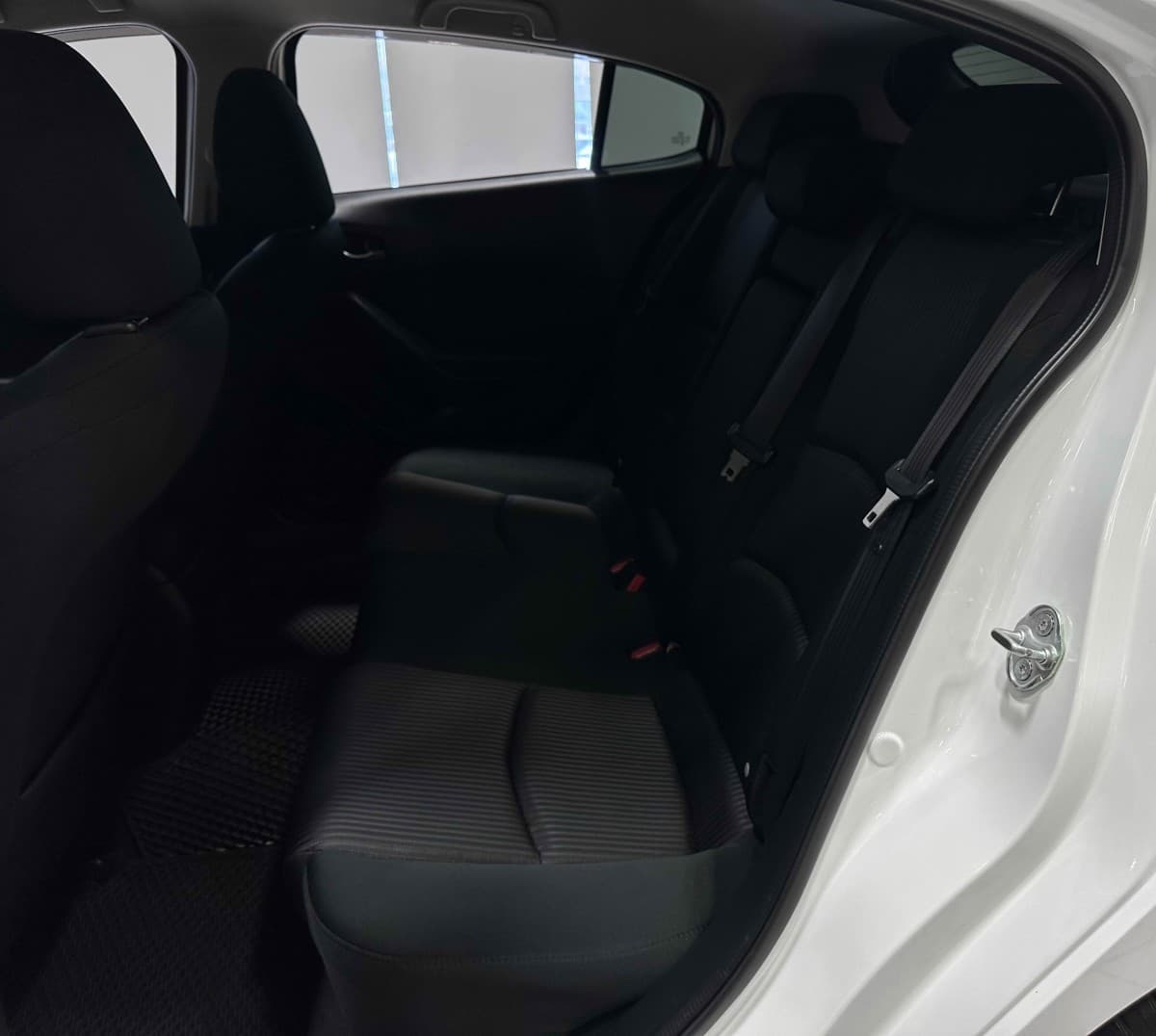 Mazda Axela - фото 14