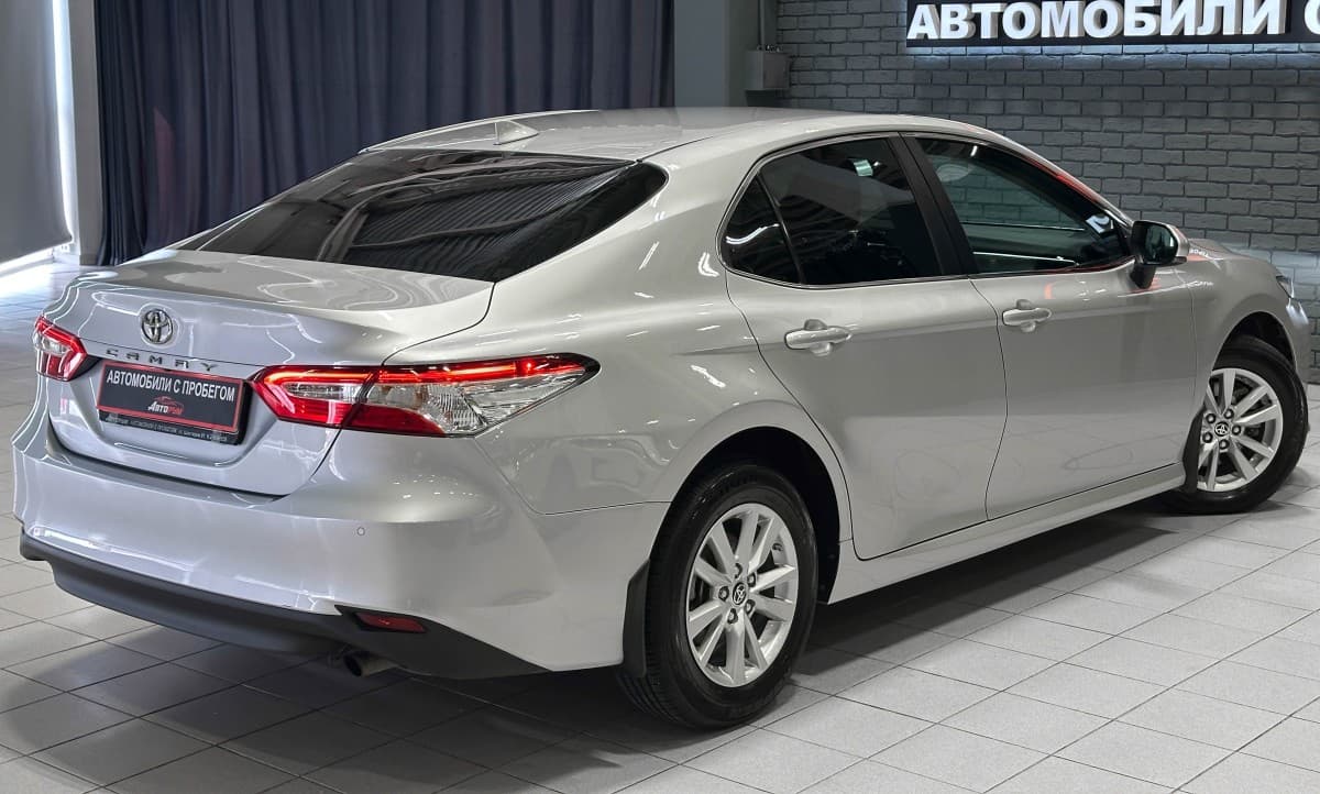 Toyota Camry - фото 6