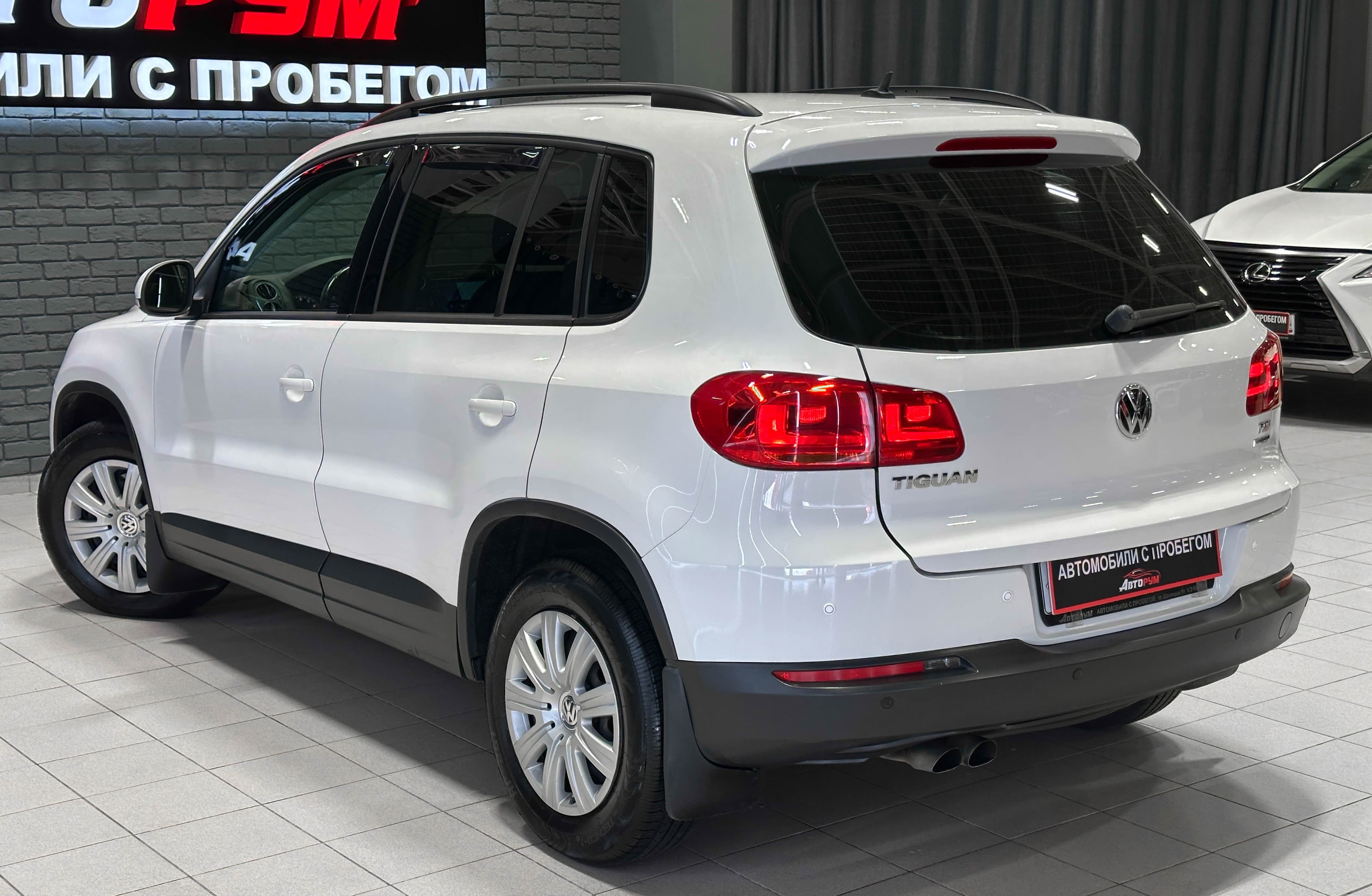Volkswagen Tiguan - фото 9