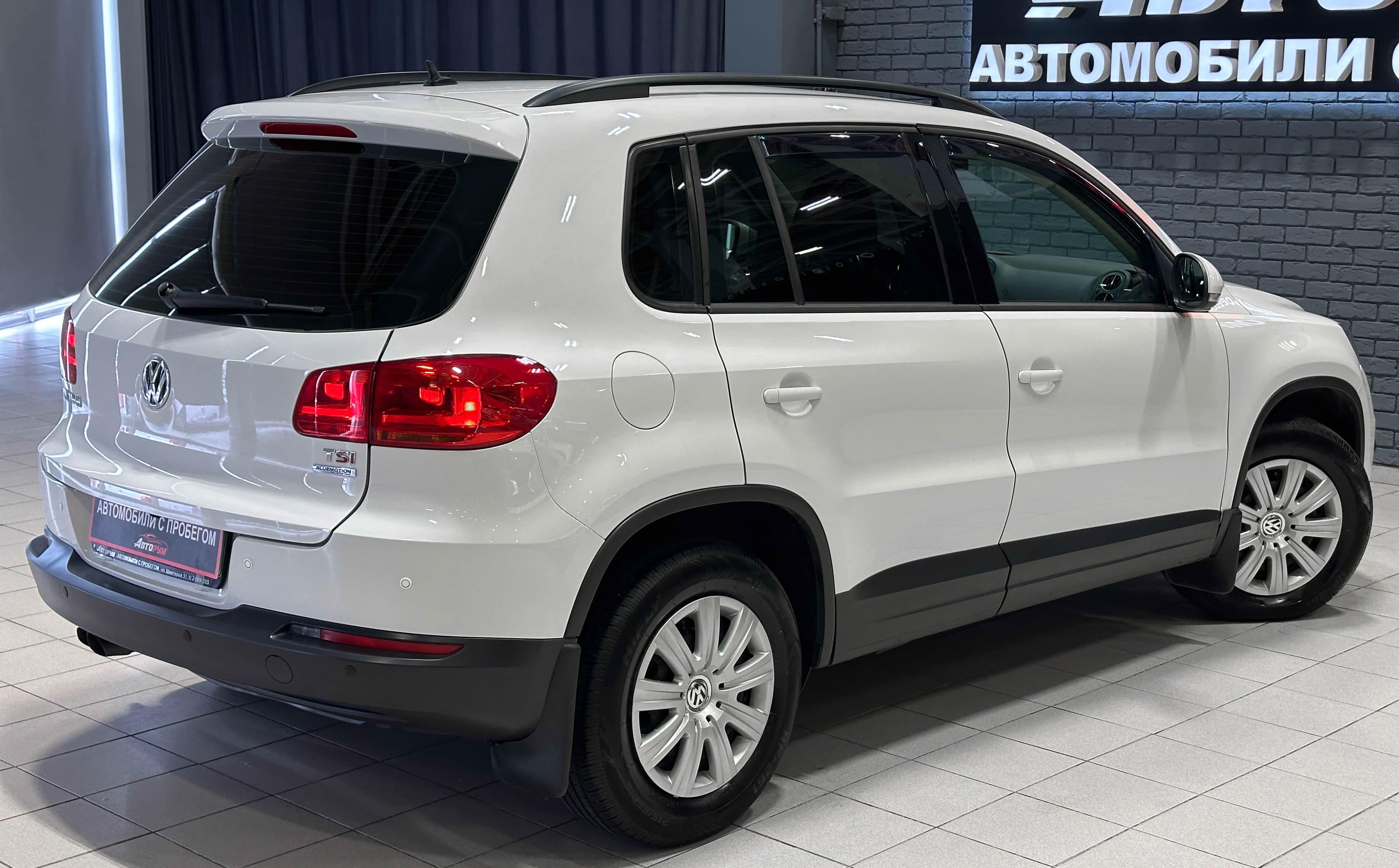 Volkswagen Tiguan - фото 6