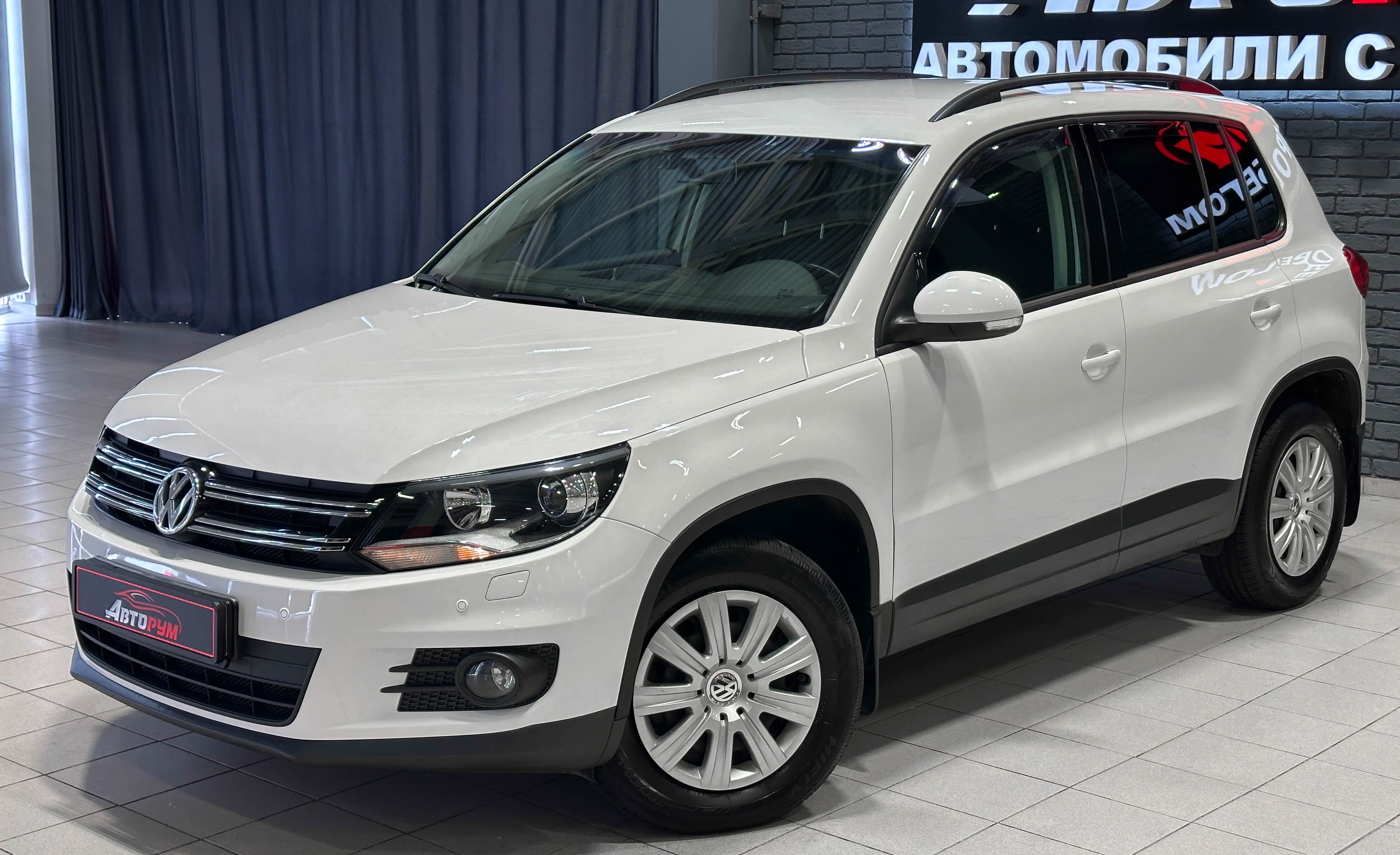 Volkswagen Tiguan - 2