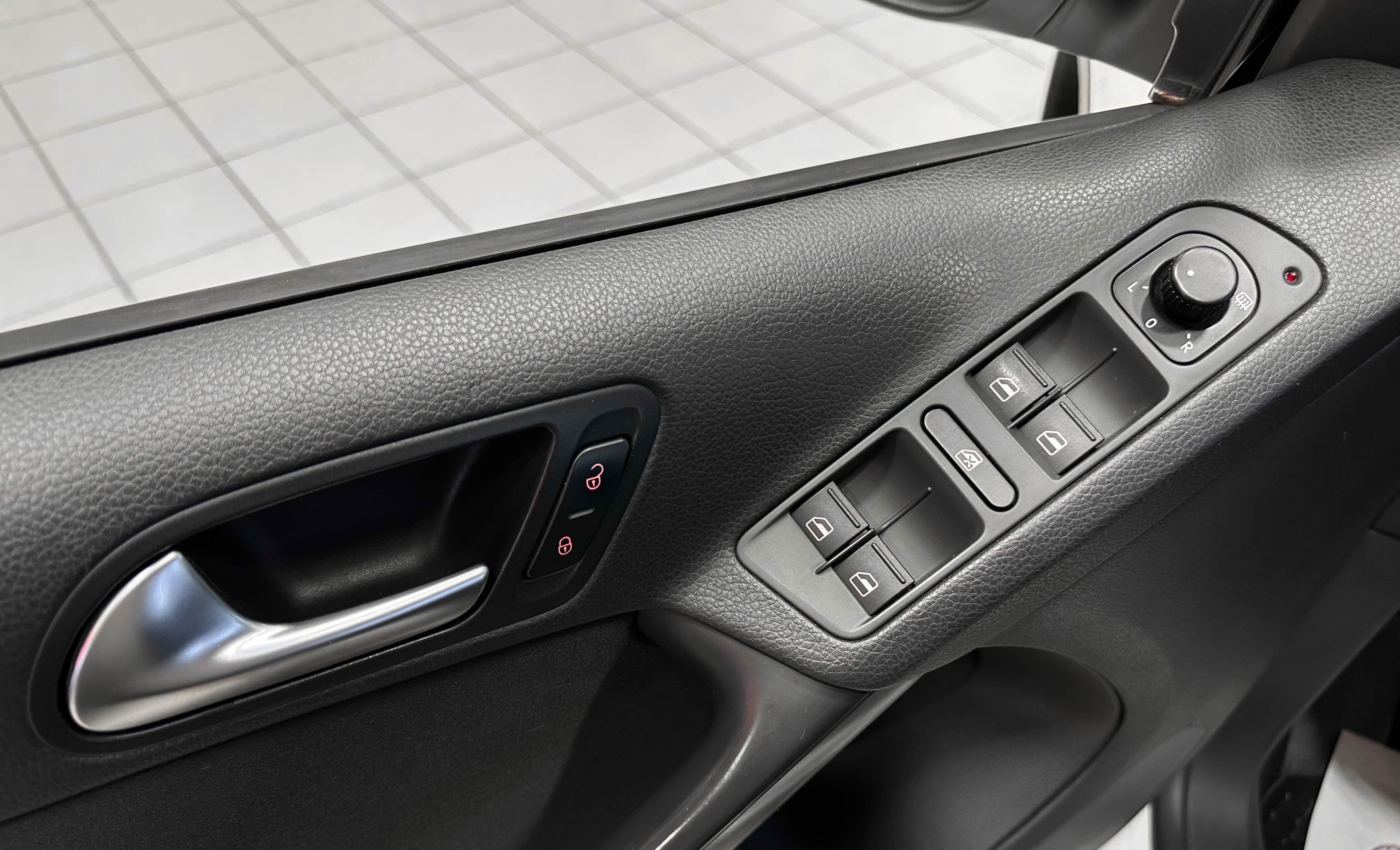 Volkswagen Tiguan - фото 16