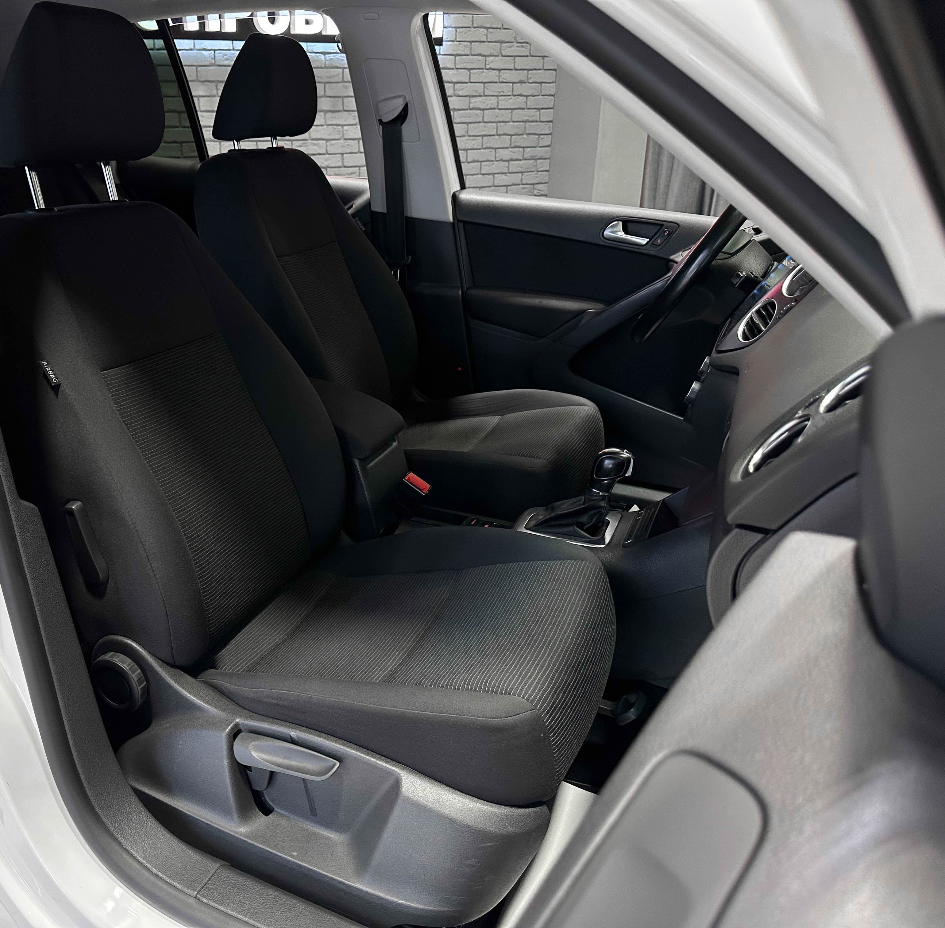 Volkswagen Tiguan - фото 14