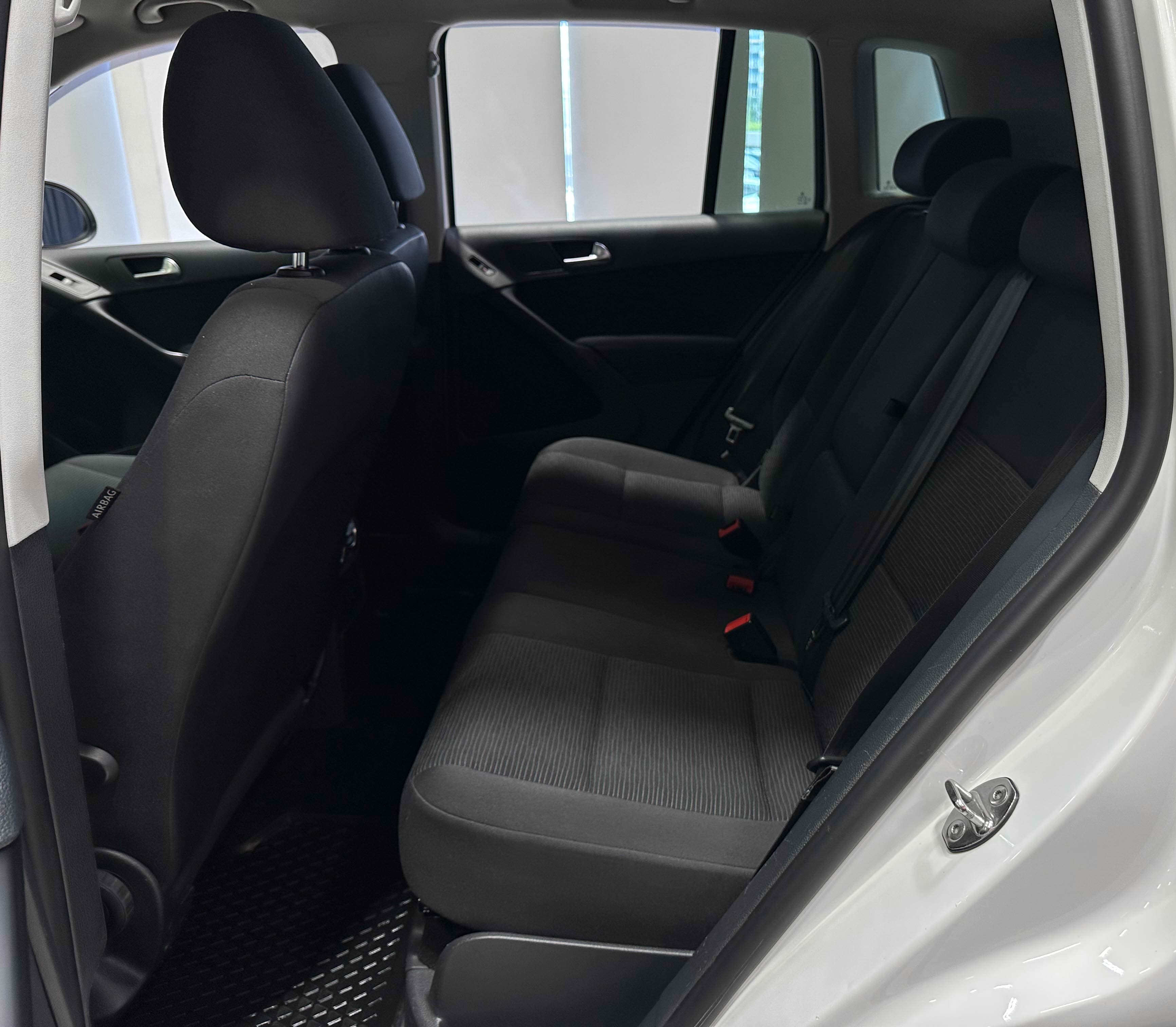 Volkswagen Tiguan - фото 12