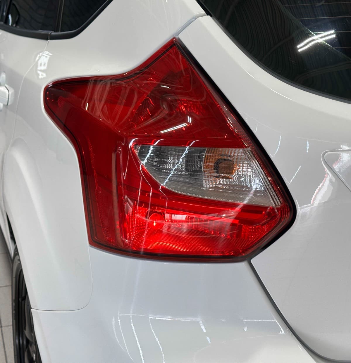 Ford Focus - фото 8