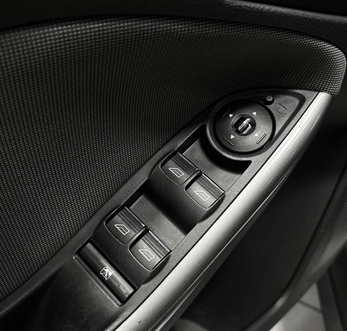 Ford Focus - фото 17