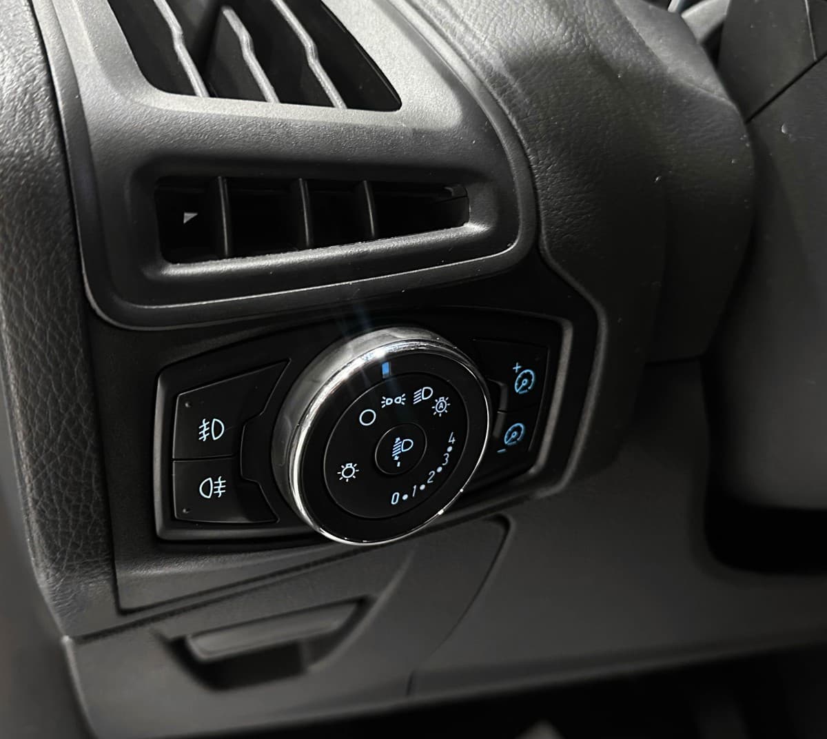 Ford Focus - фото 18