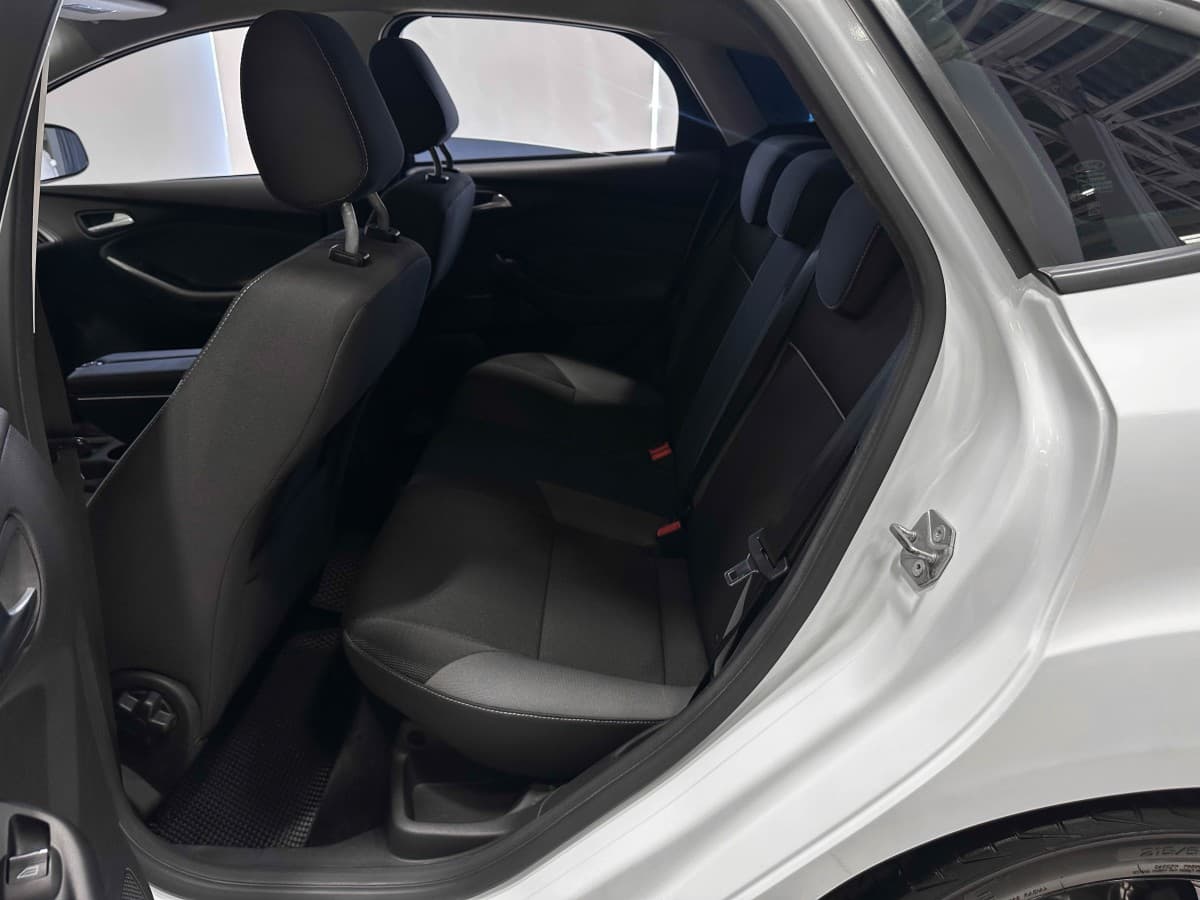 Ford Focus - фото 12