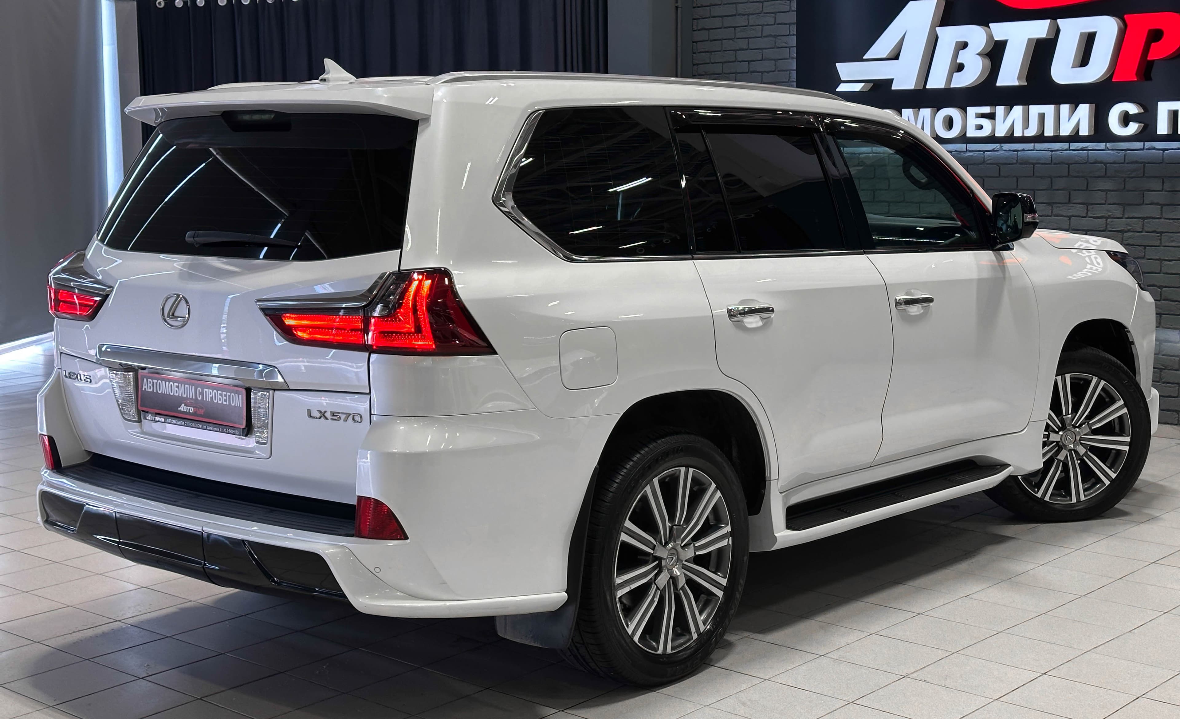 Lexus LX570 - фото 6