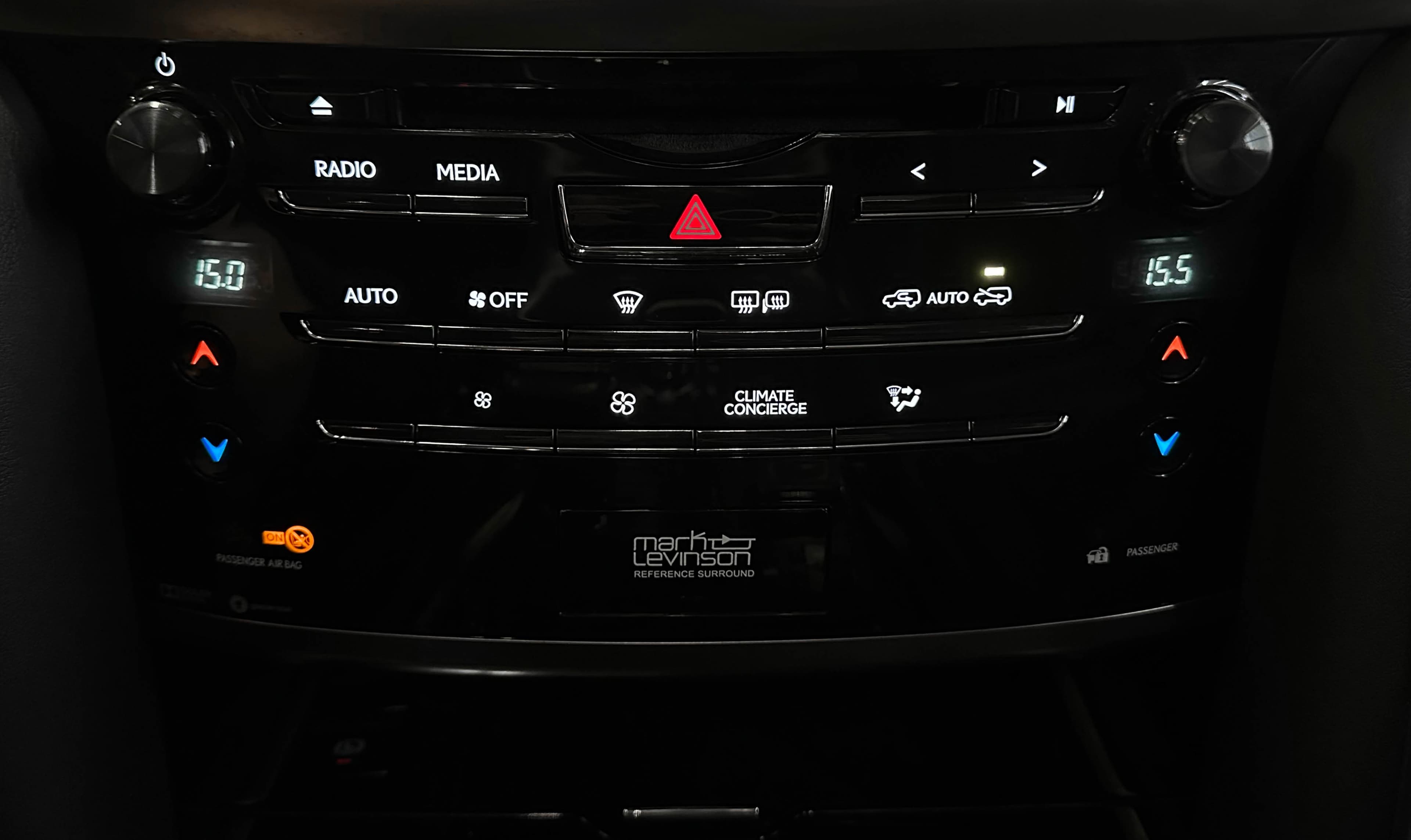 Lexus LX570 - фото 27