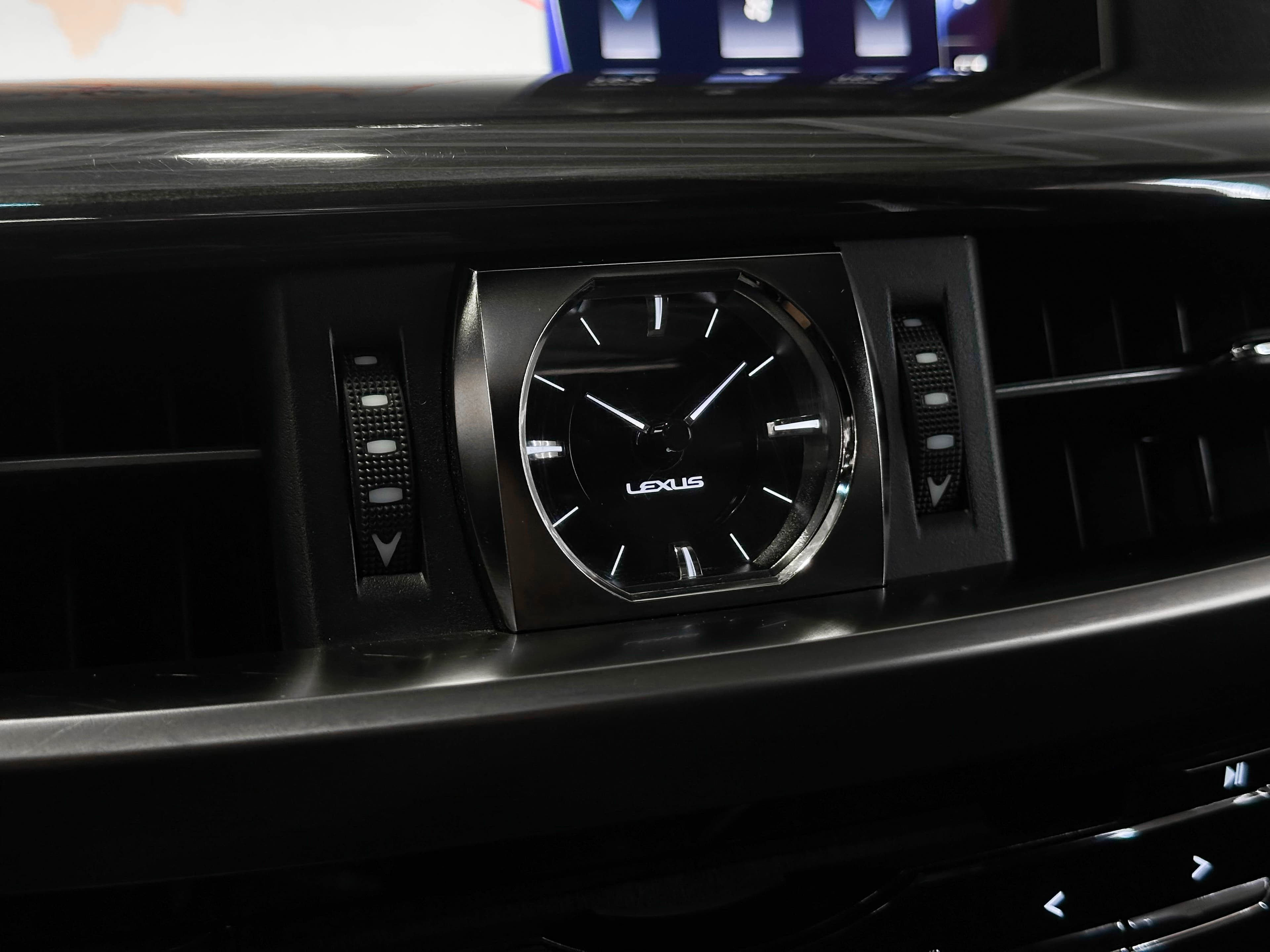 Lexus LX570 - фото 26