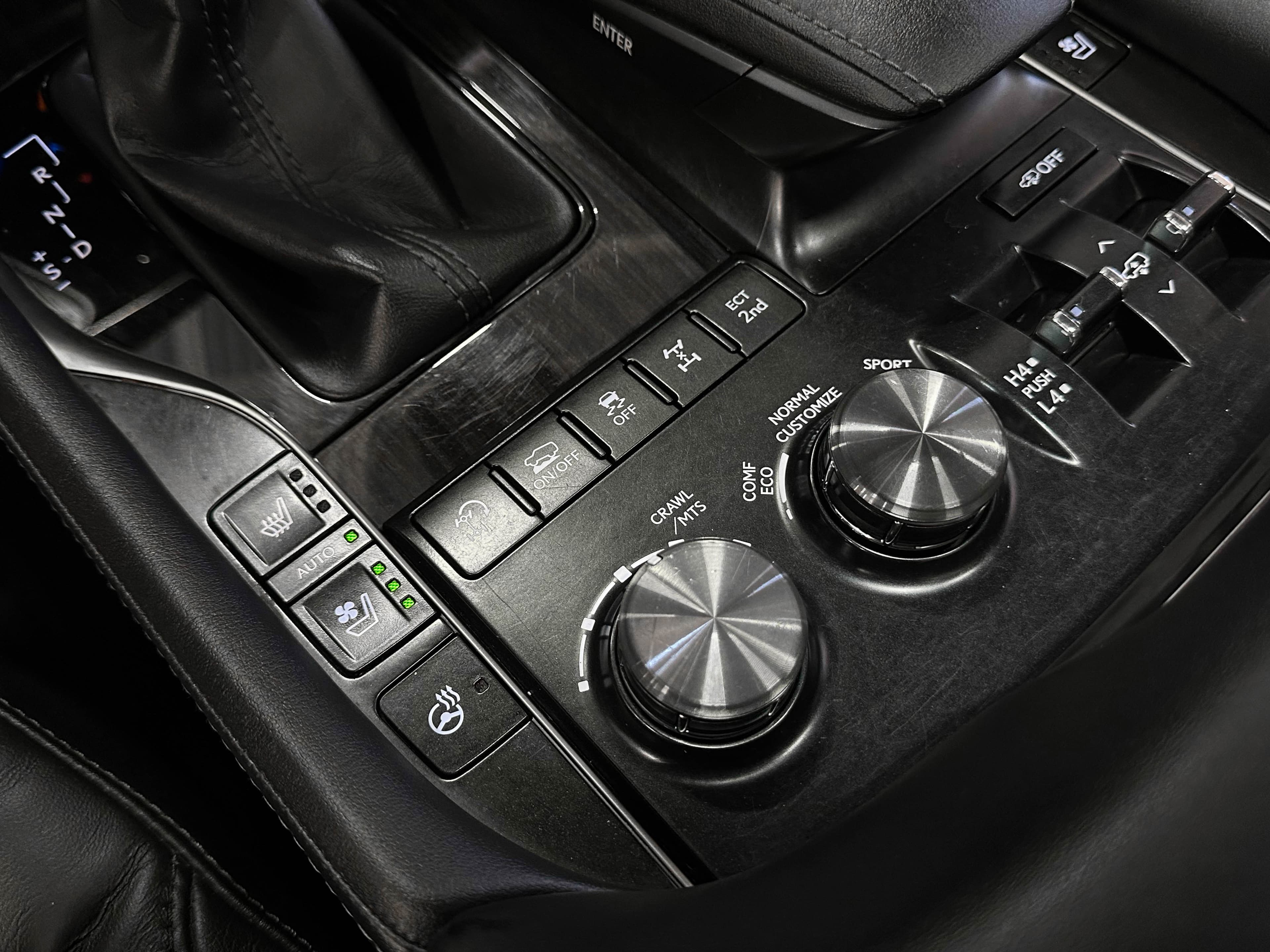 Lexus LX570 - фото 28