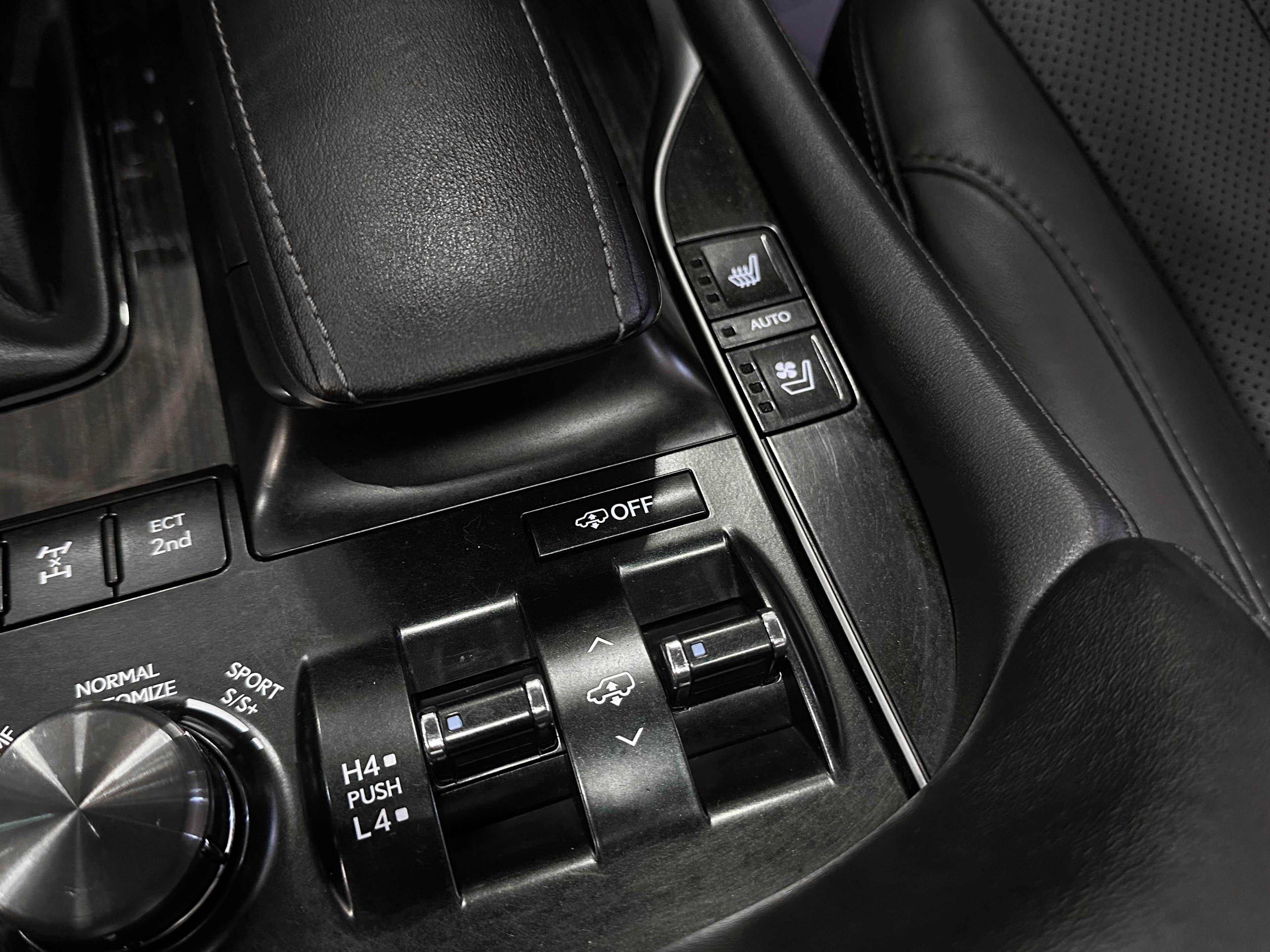 Lexus LX570 - фото 29