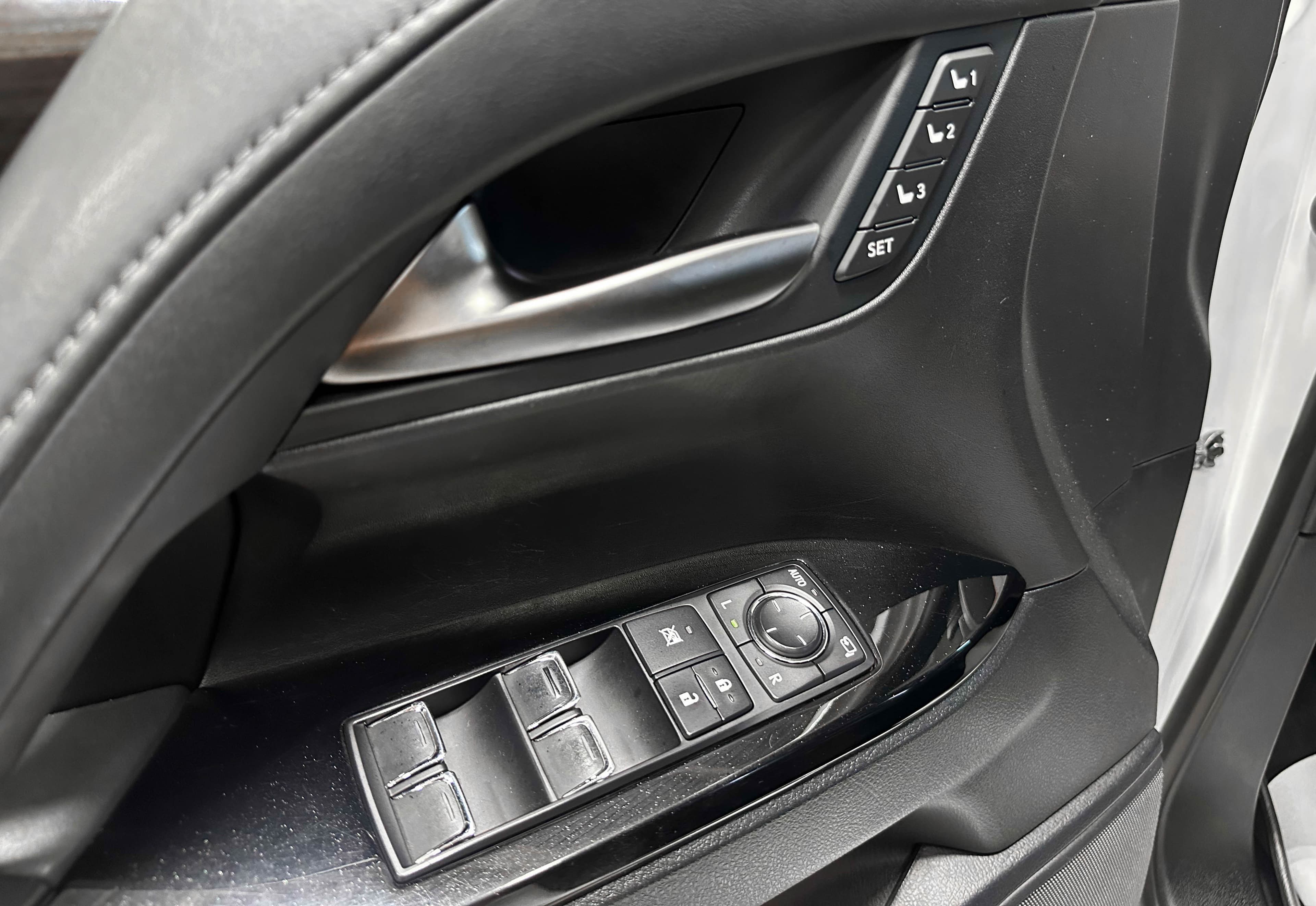 Lexus LX570 - фото 17