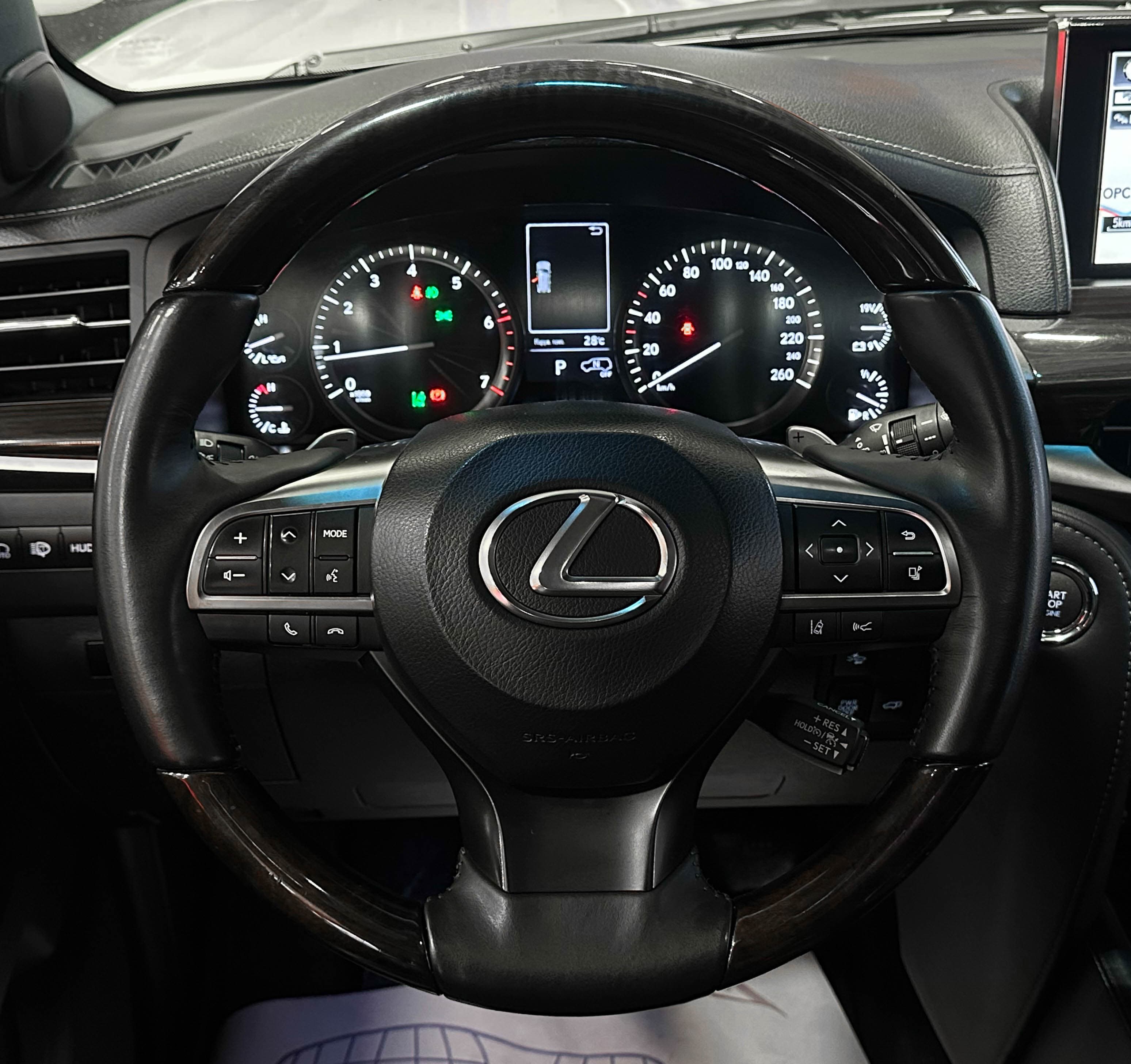 Lexus LX570 - фото 32