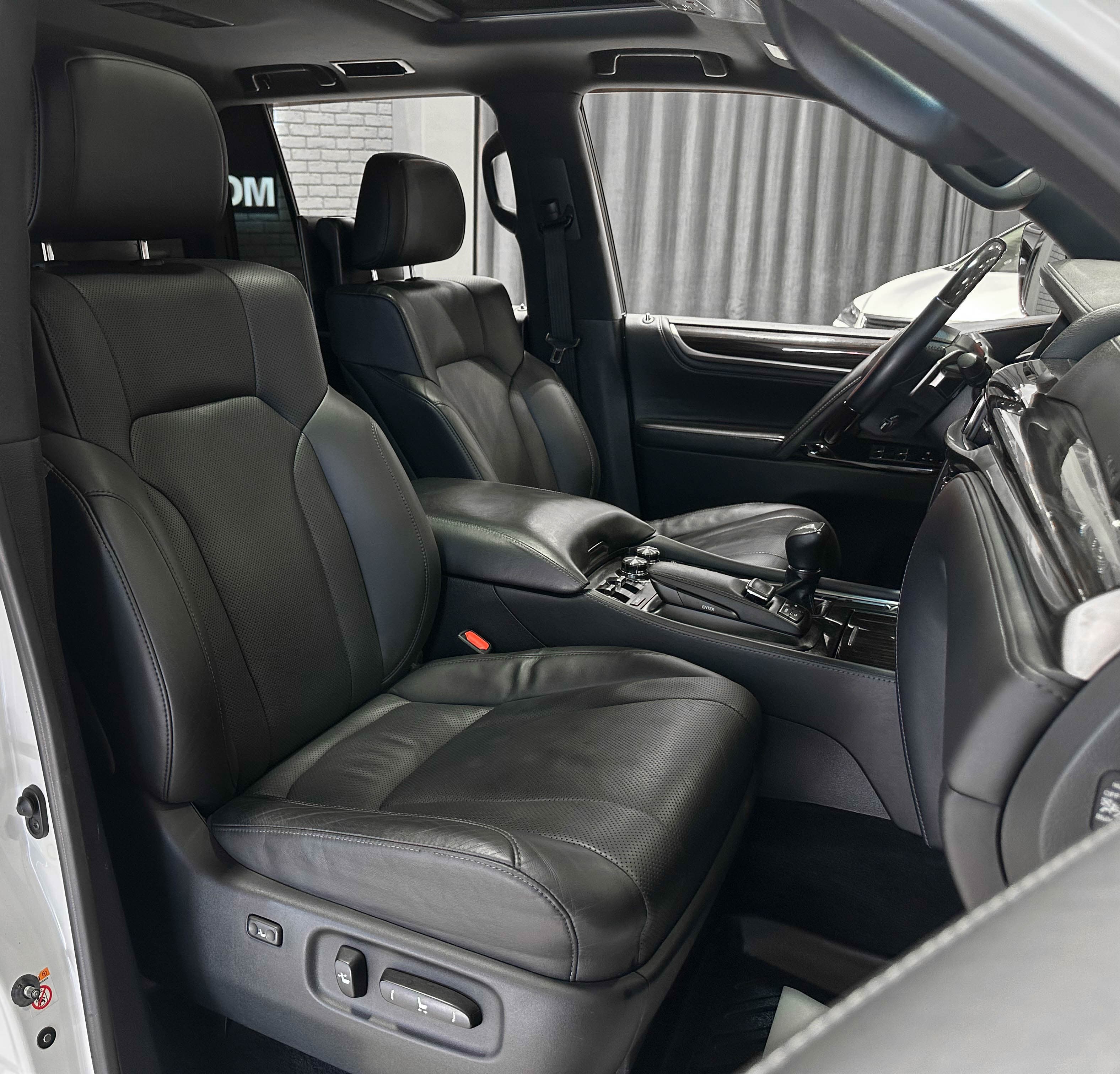 Lexus LX570 - фото 15
