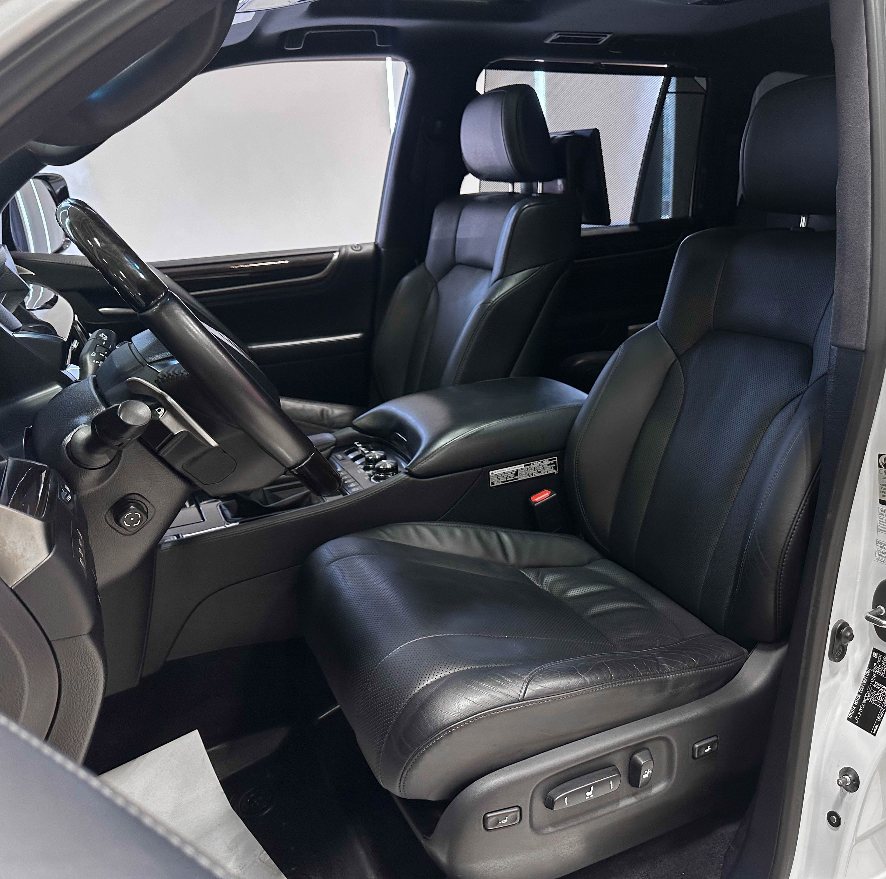 Lexus LX570 - фото 11