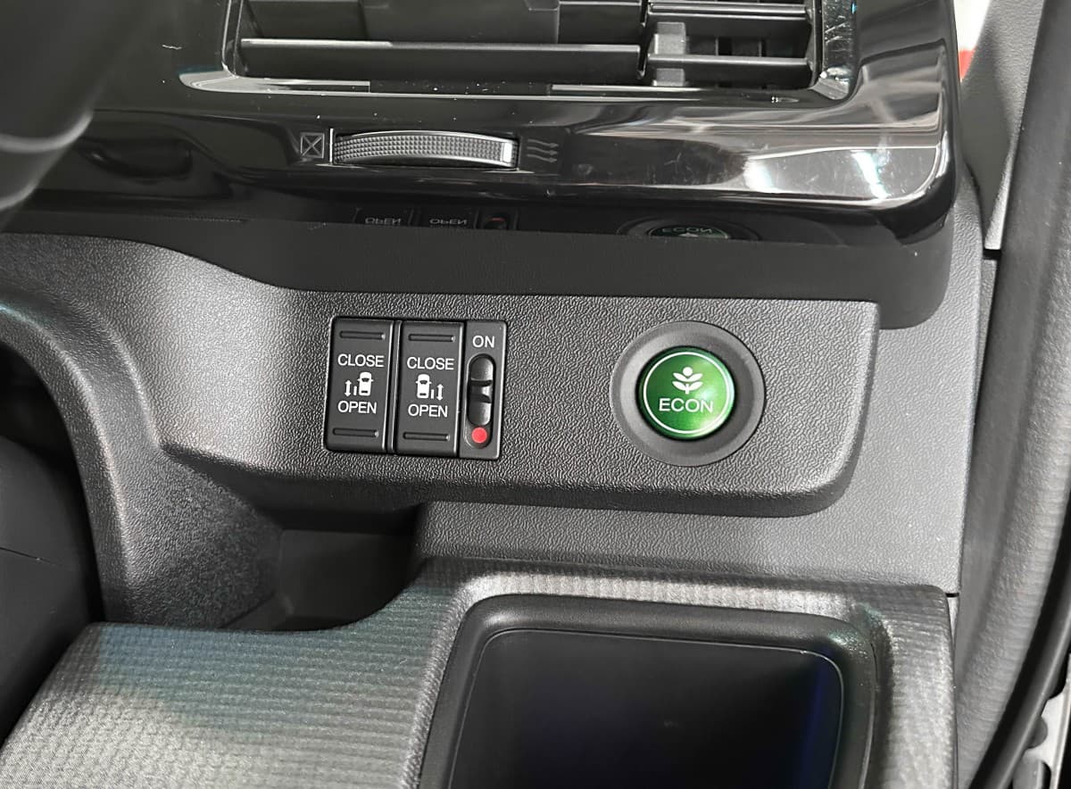 Honda Stepwgn Spada - фото 19