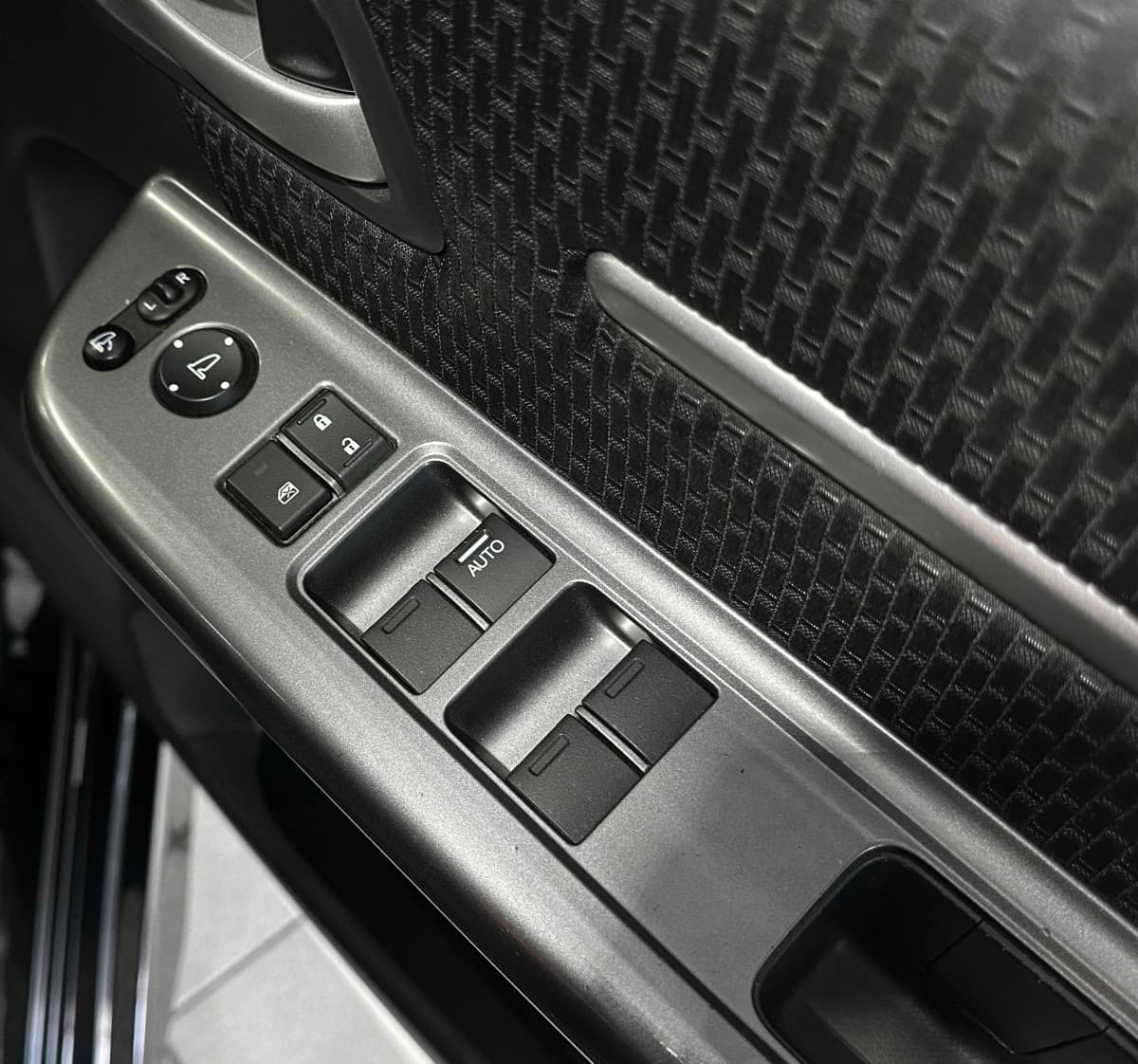 Honda Stepwgn Spada - фото 18