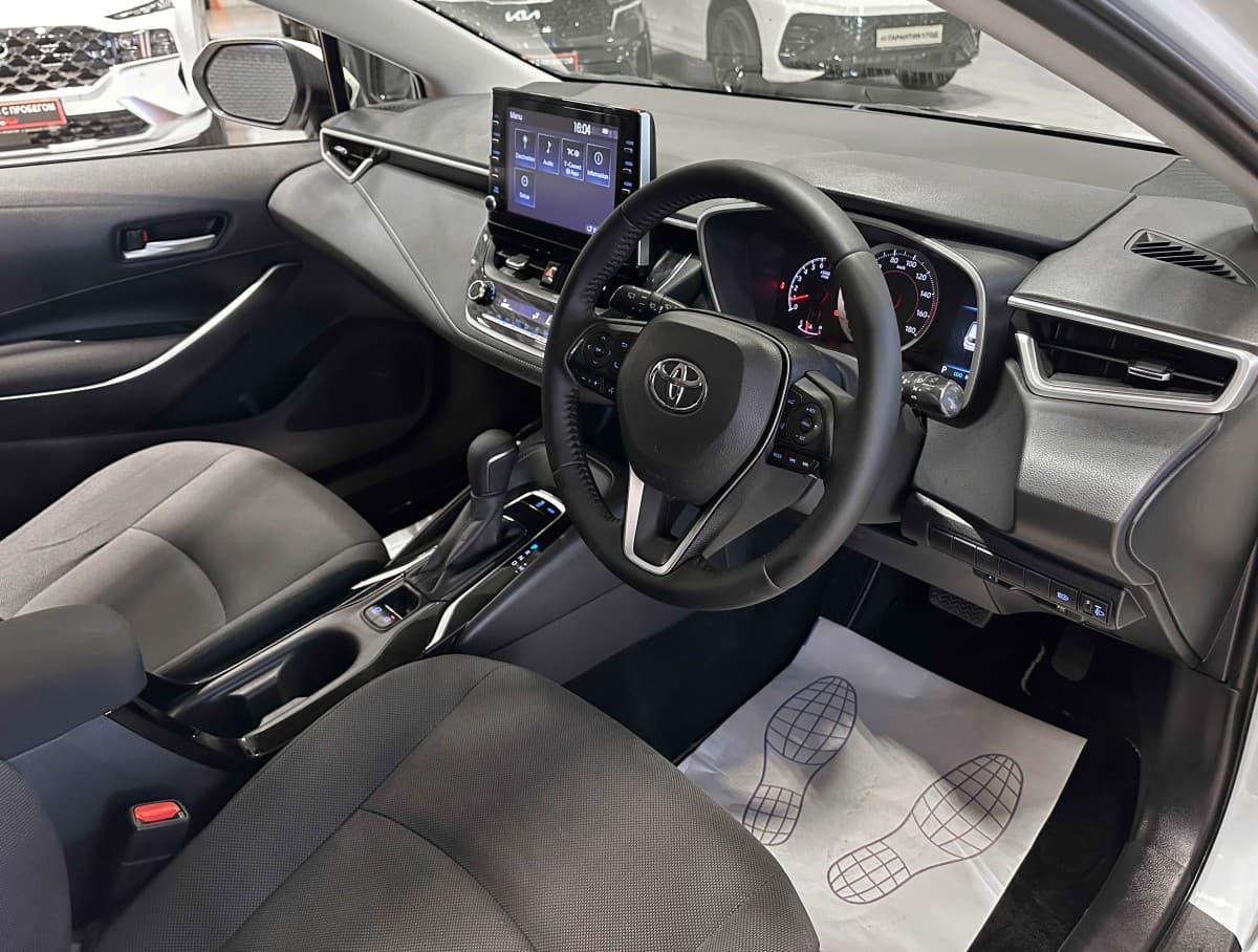 Toyota Corolla Touring - фото 8