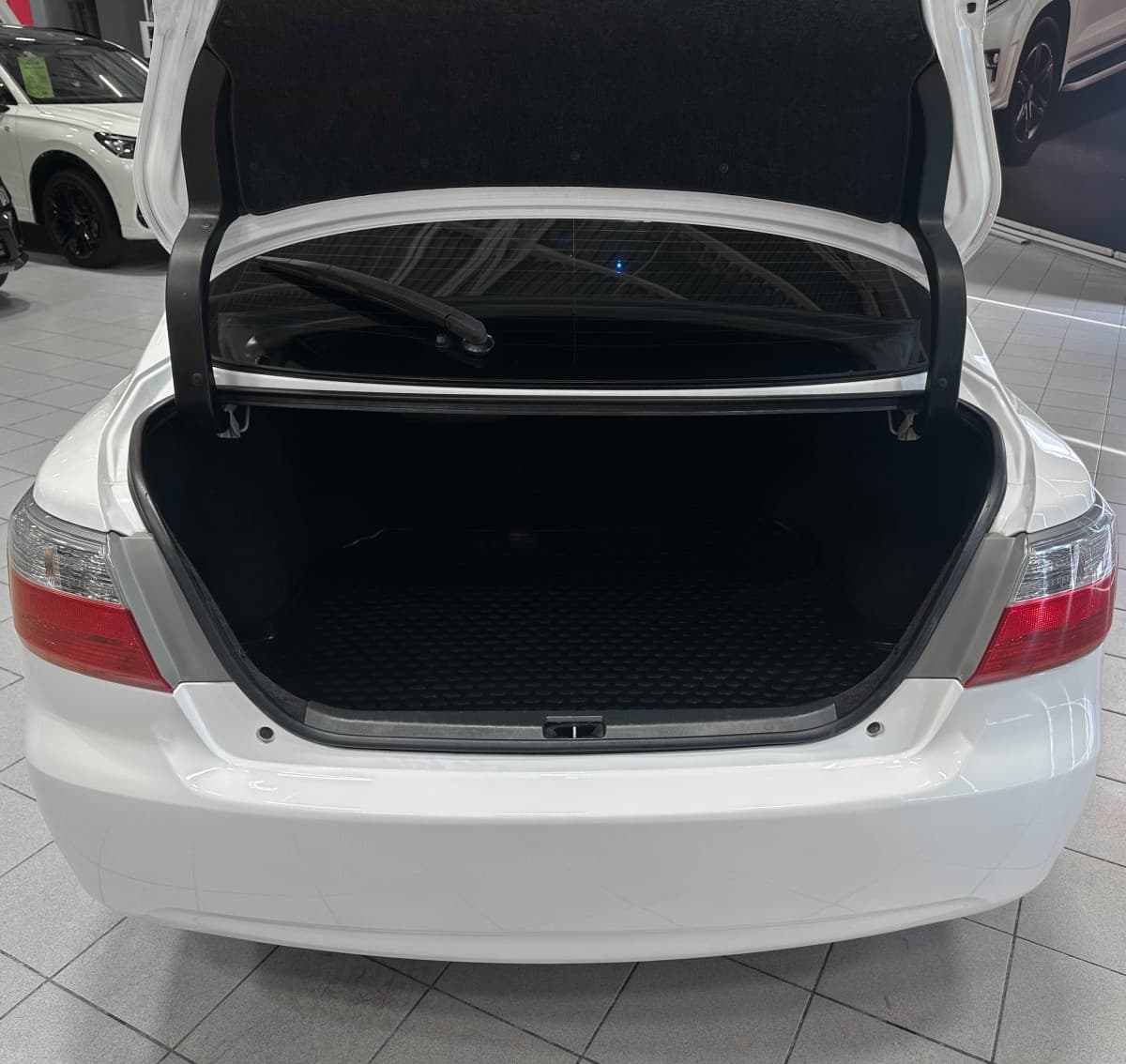 Toyota Premio - фото 12