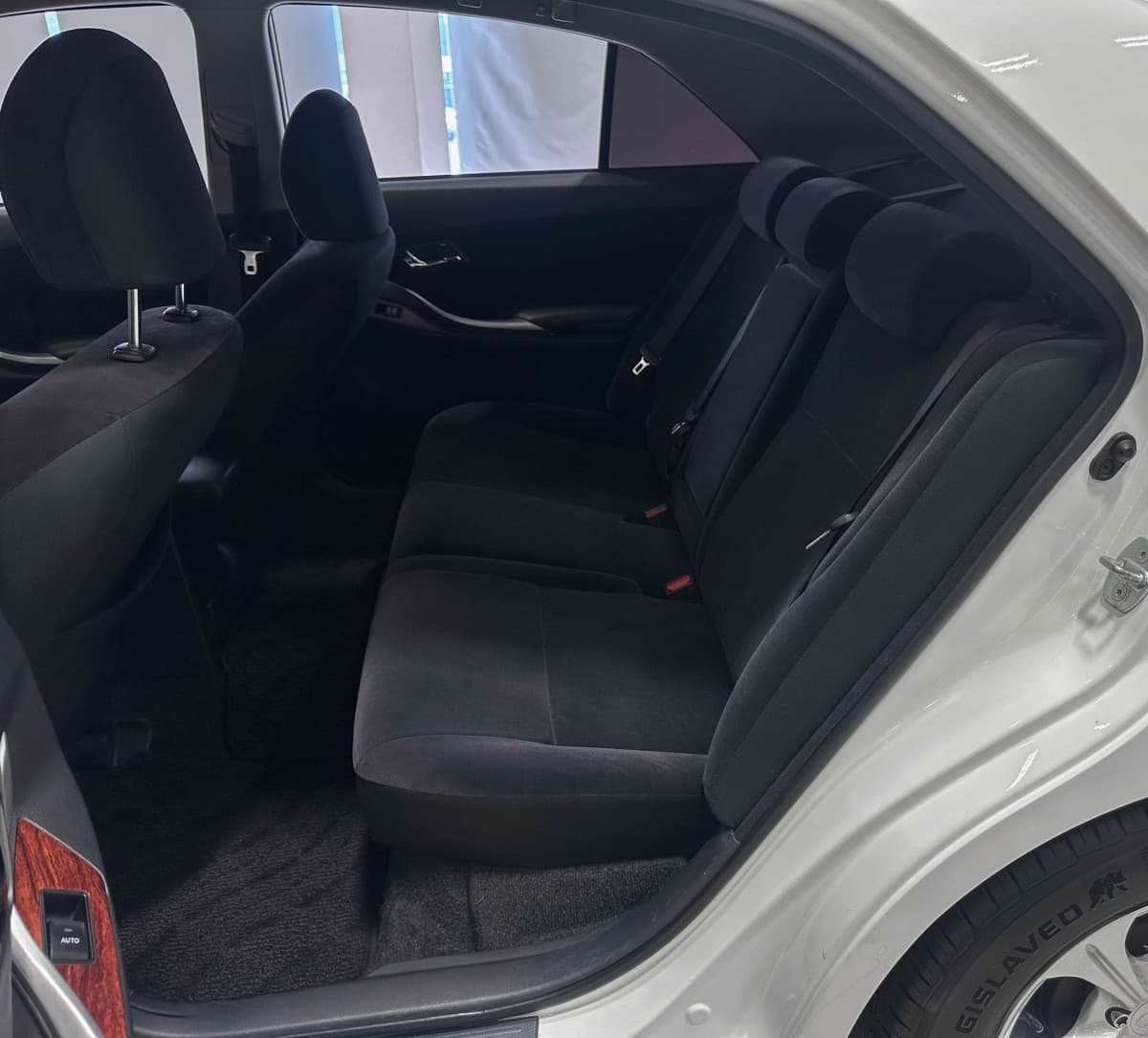 Toyota Premio - фото 11