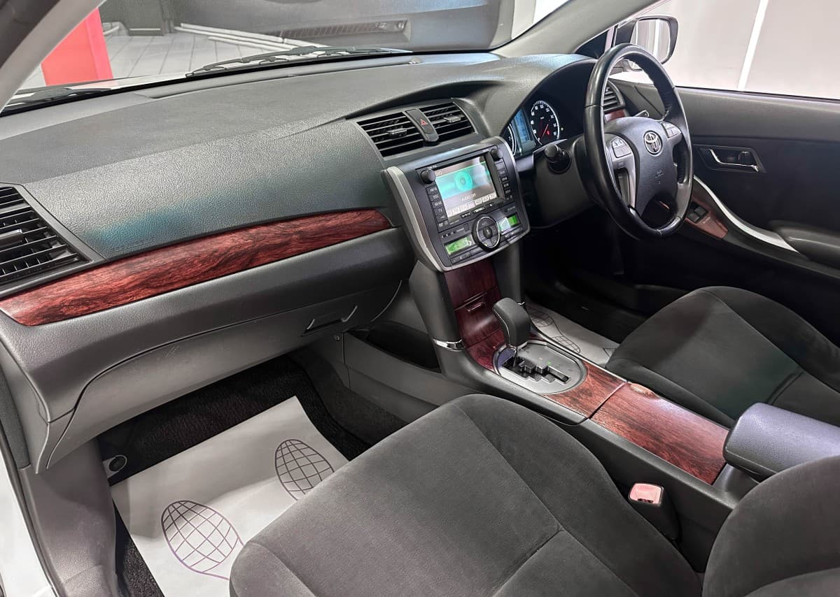 Toyota Premio - фото 9