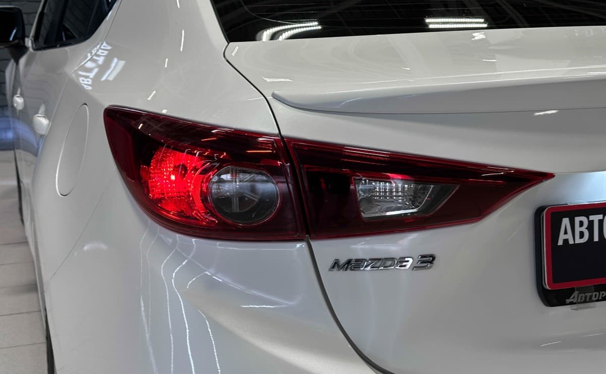 Mazda 3 - фото 8