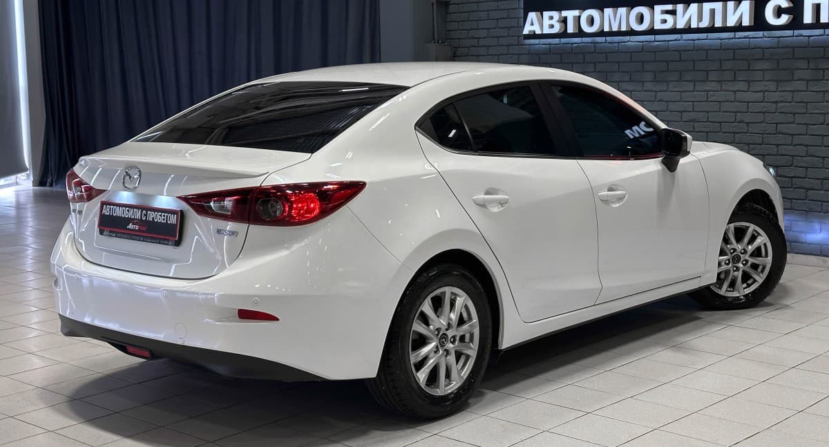 Mazda 3 - фото 6