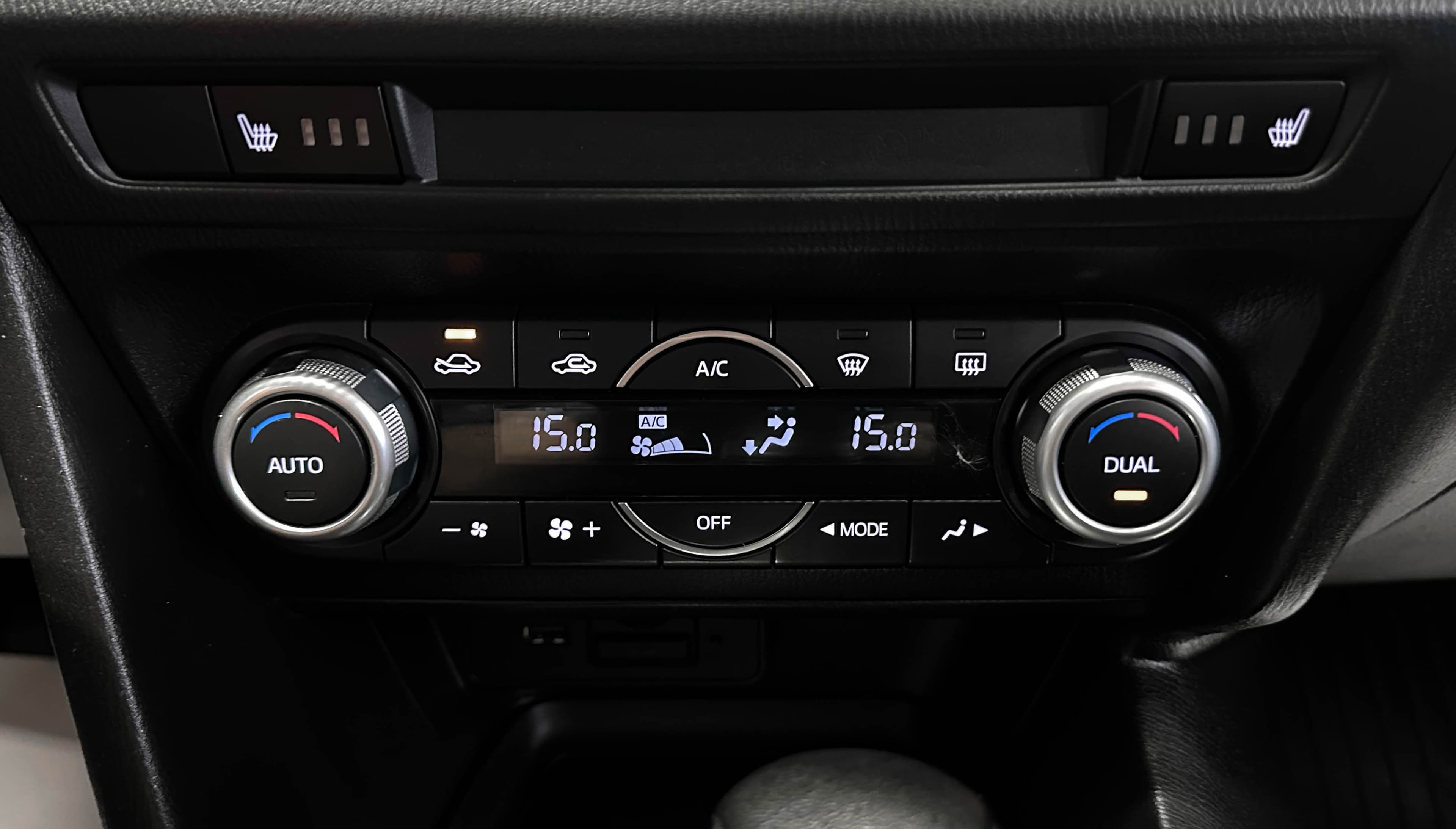 Mazda 3 - фото 22