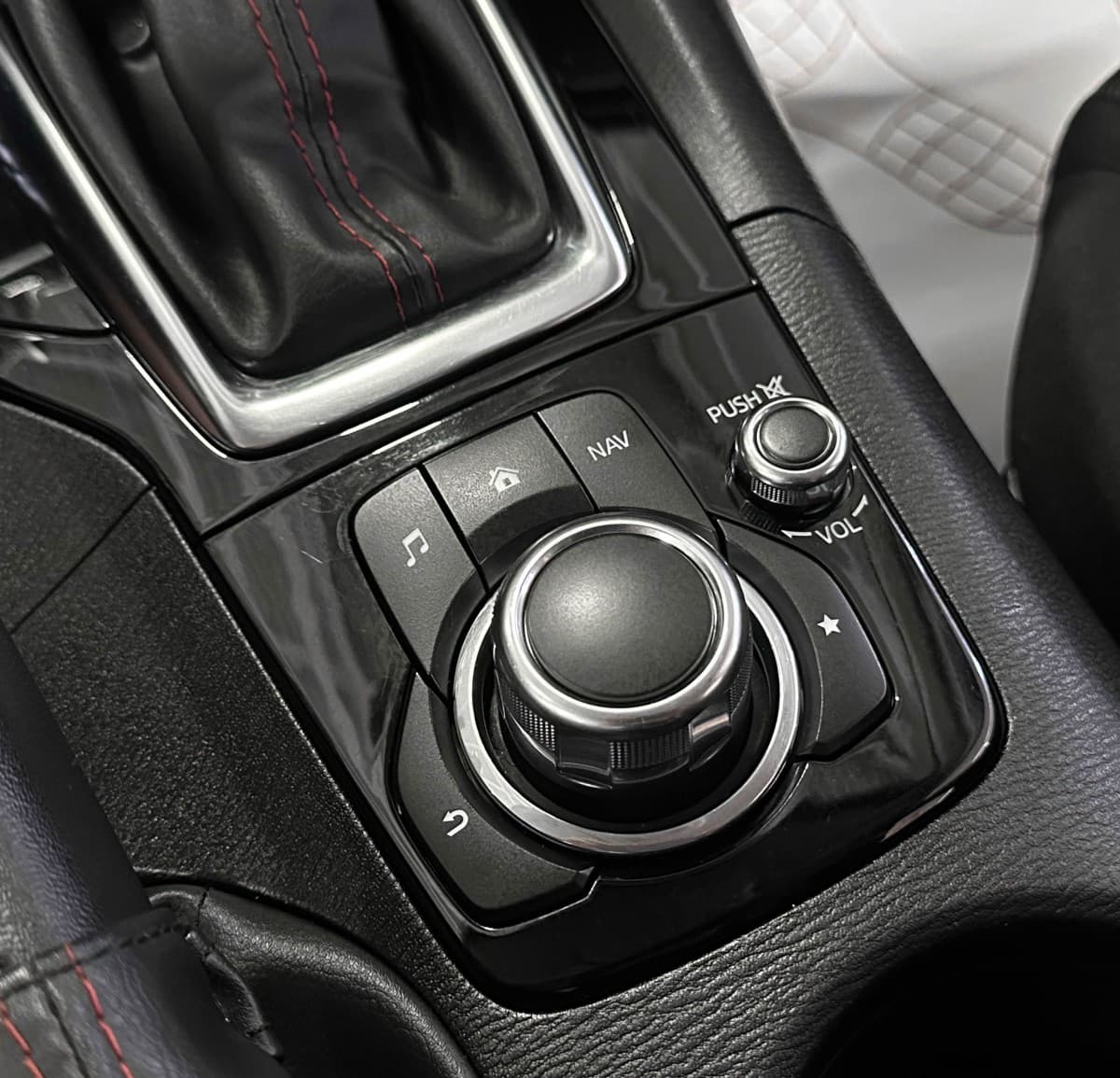 Mazda 3 - фото 23