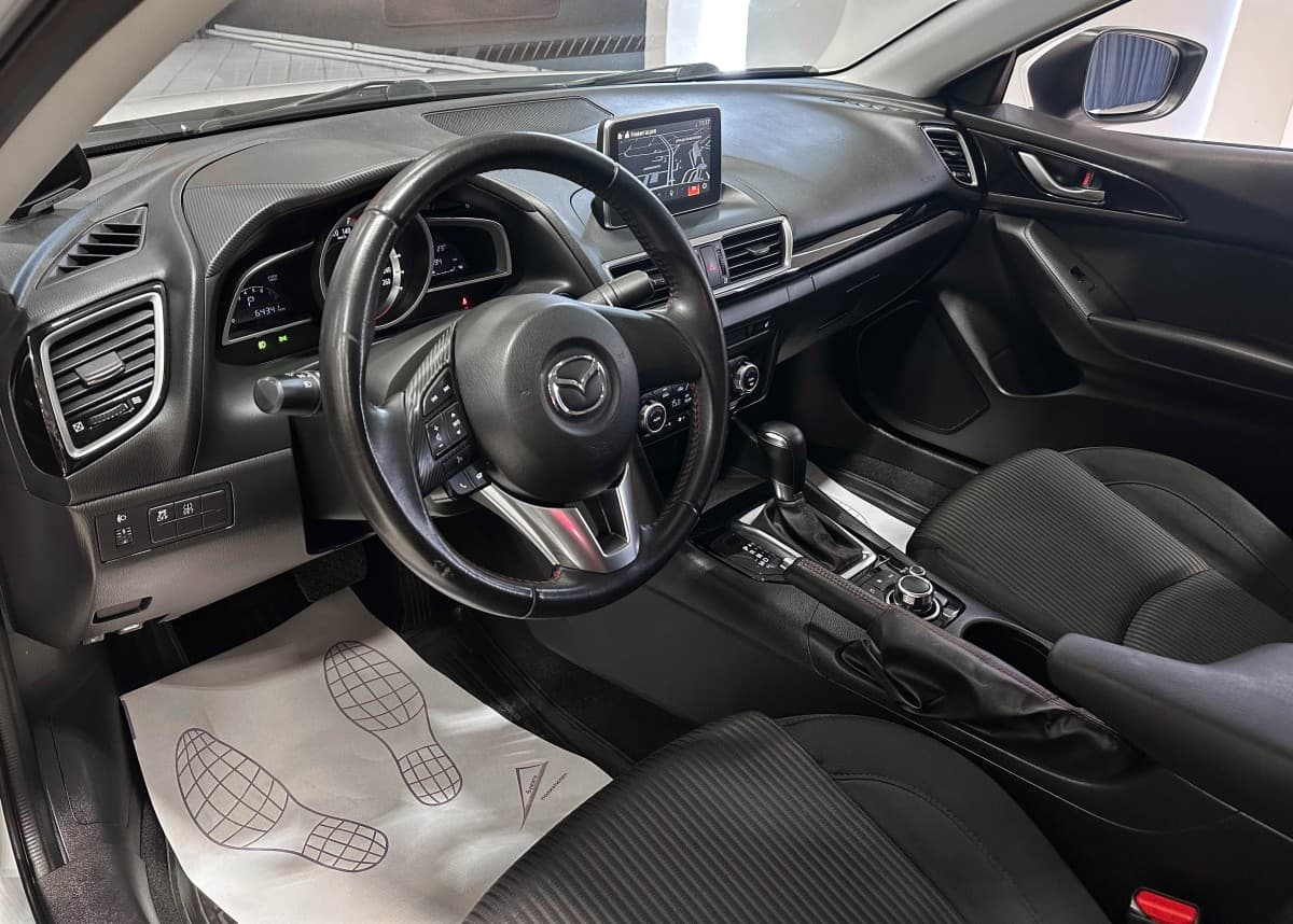 Mazda 3 - фото 10