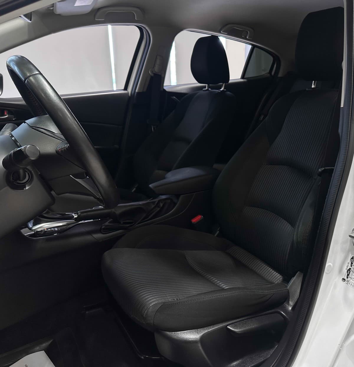 Mazda 3 - фото 11
