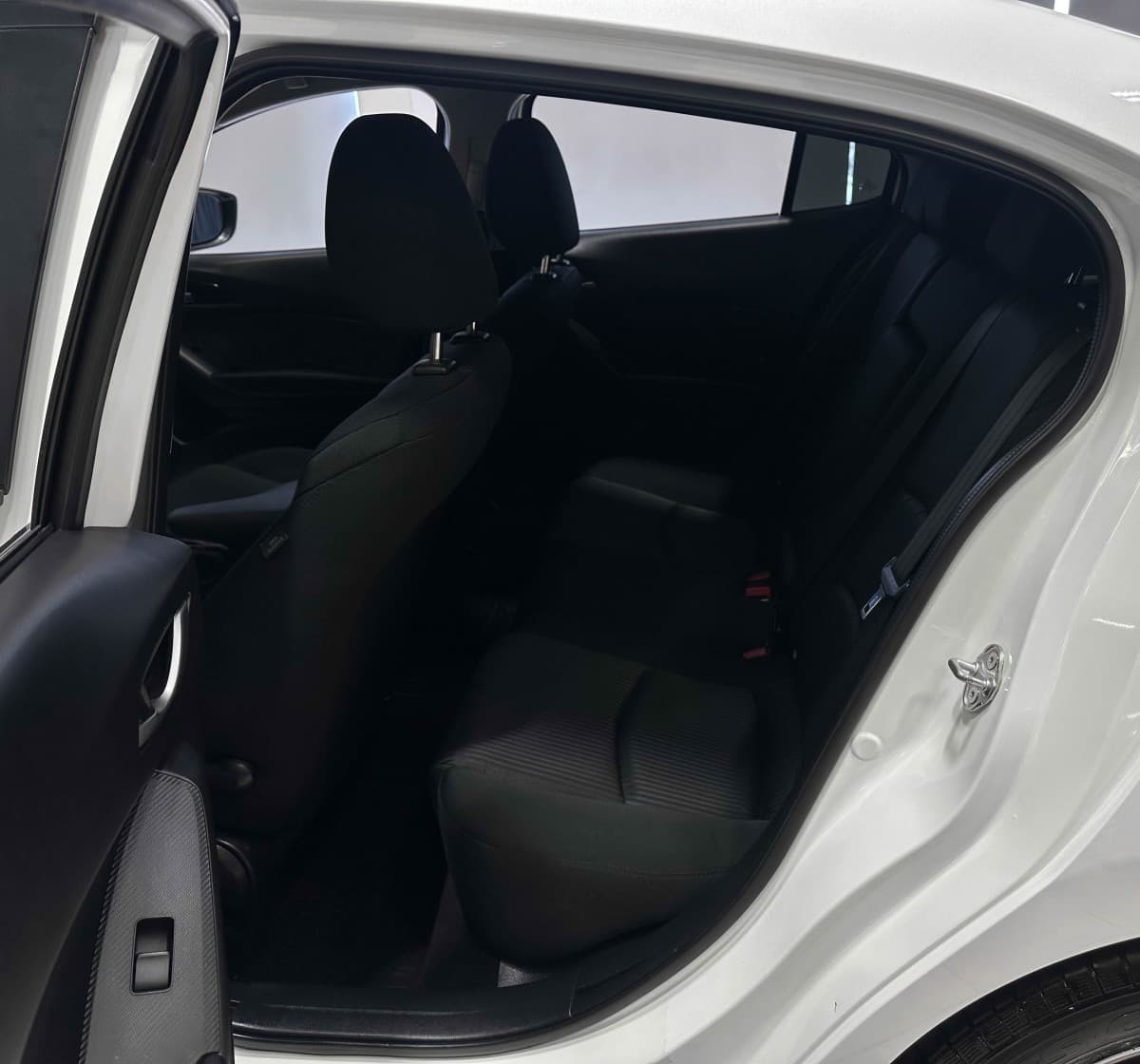 Mazda 3 - фото 12