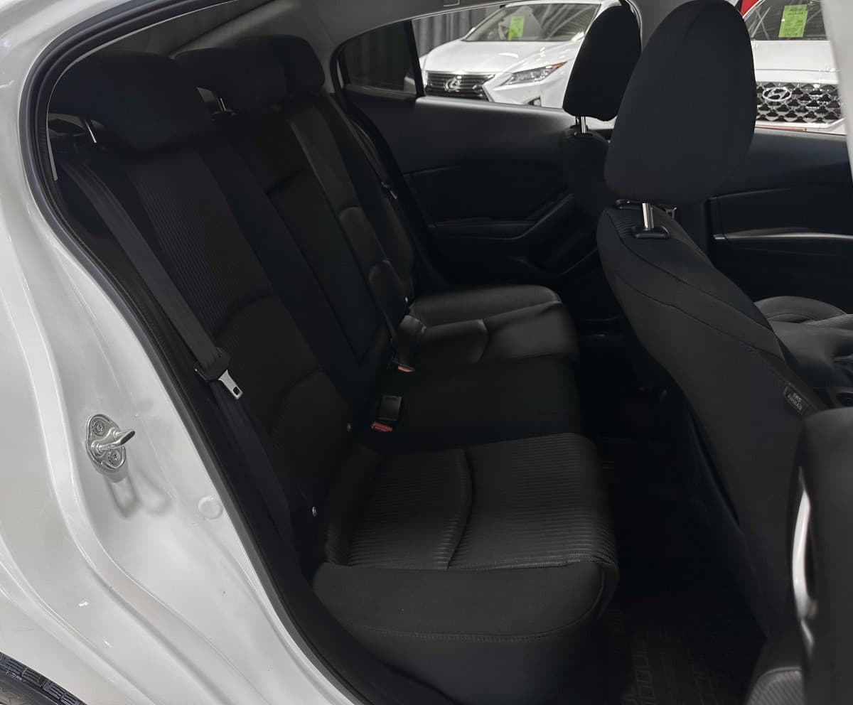Mazda 3 - фото 14