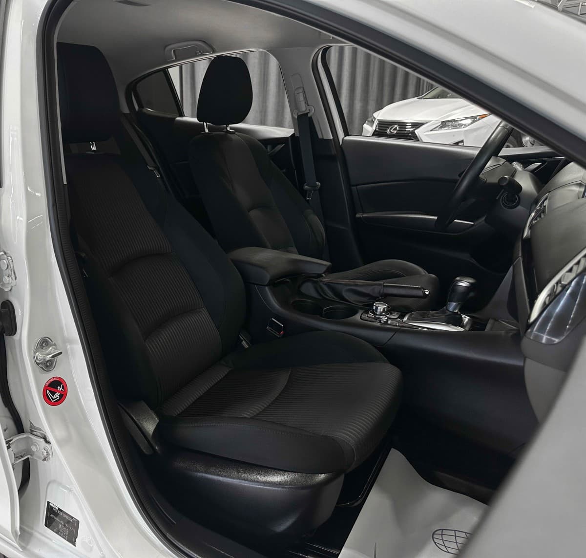 Mazda 3 - фото 15