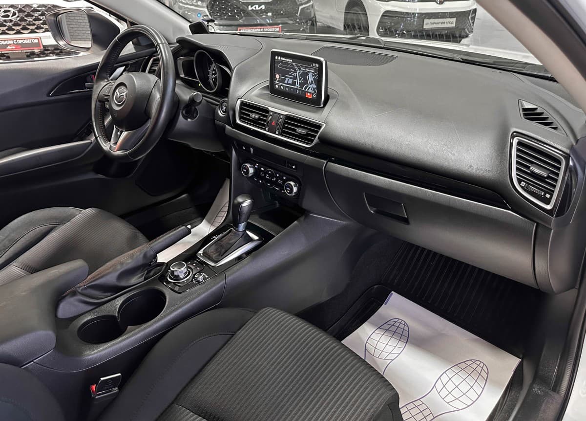 Mazda 3 - фото 16