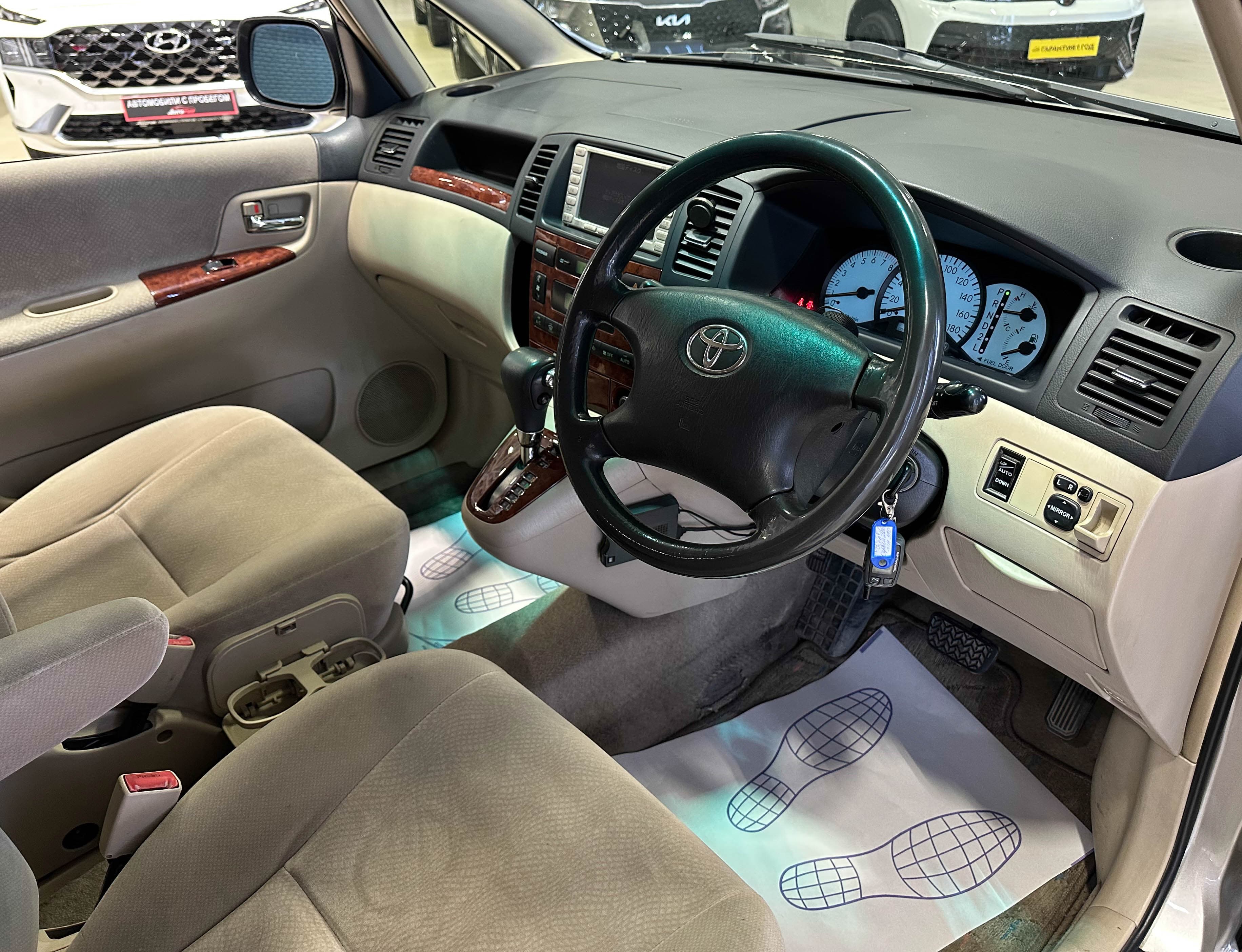Toyota Corolla Spacio - фото 10