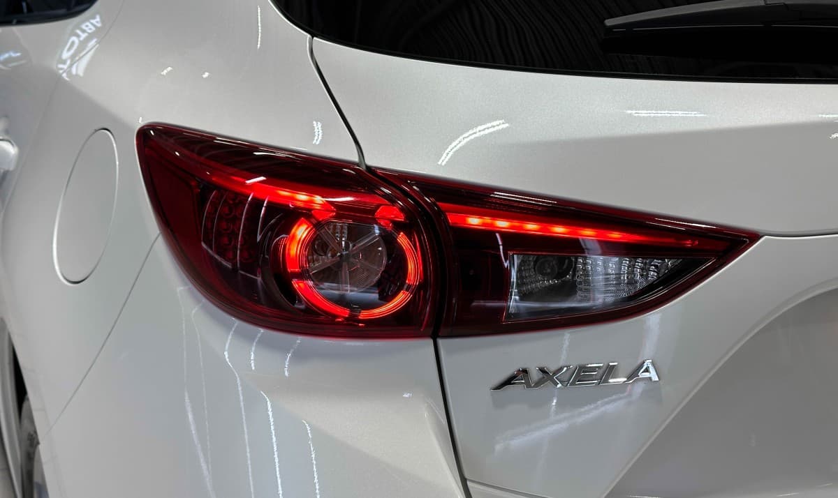 Mazda Axela - фото 8