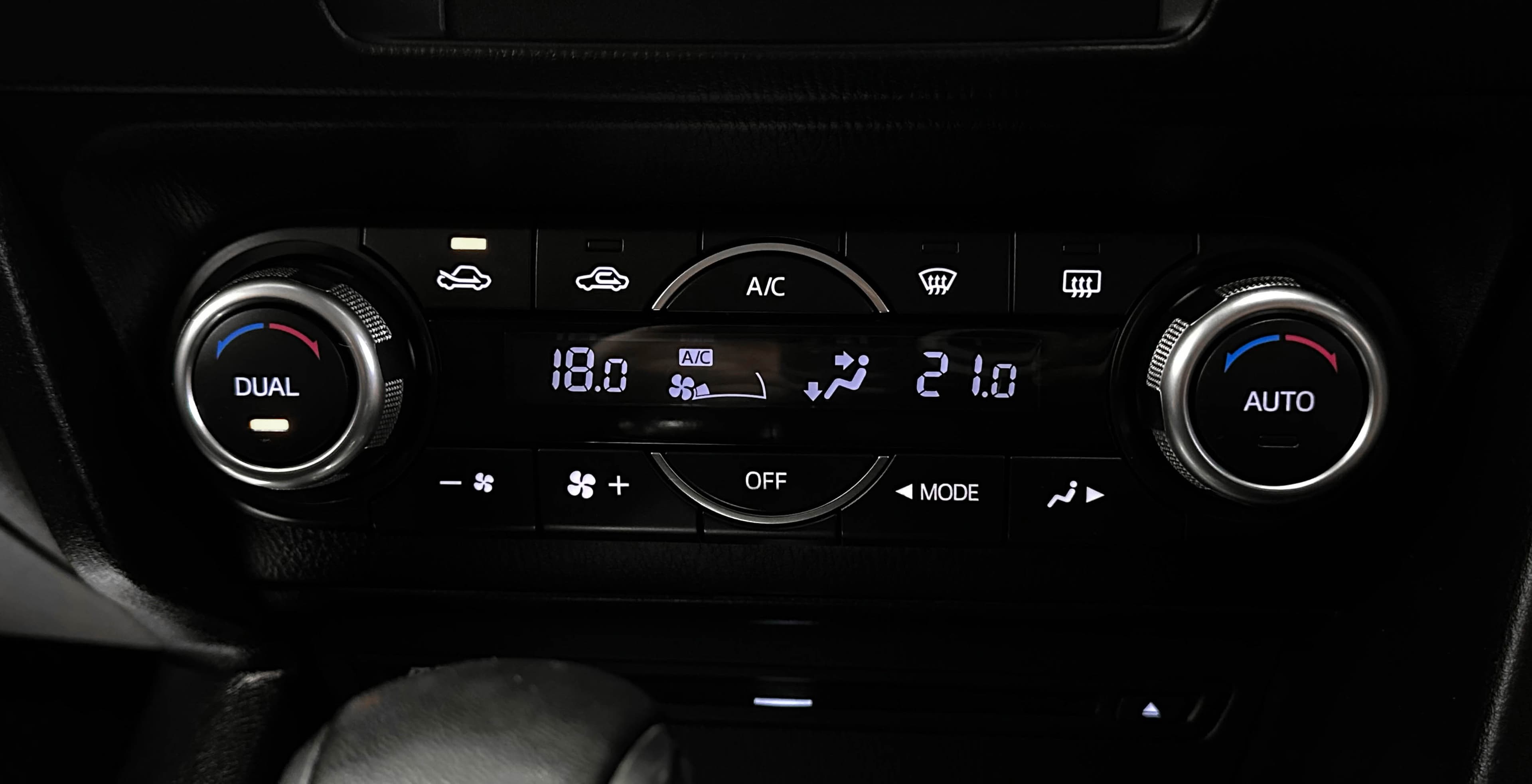 Mazda Axela - фото 23