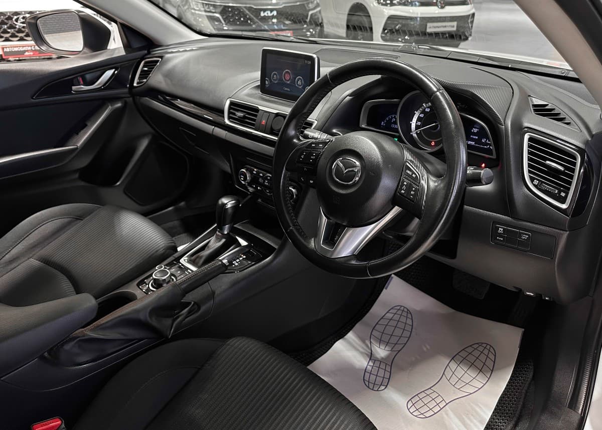 Mazda Axela - фото 10