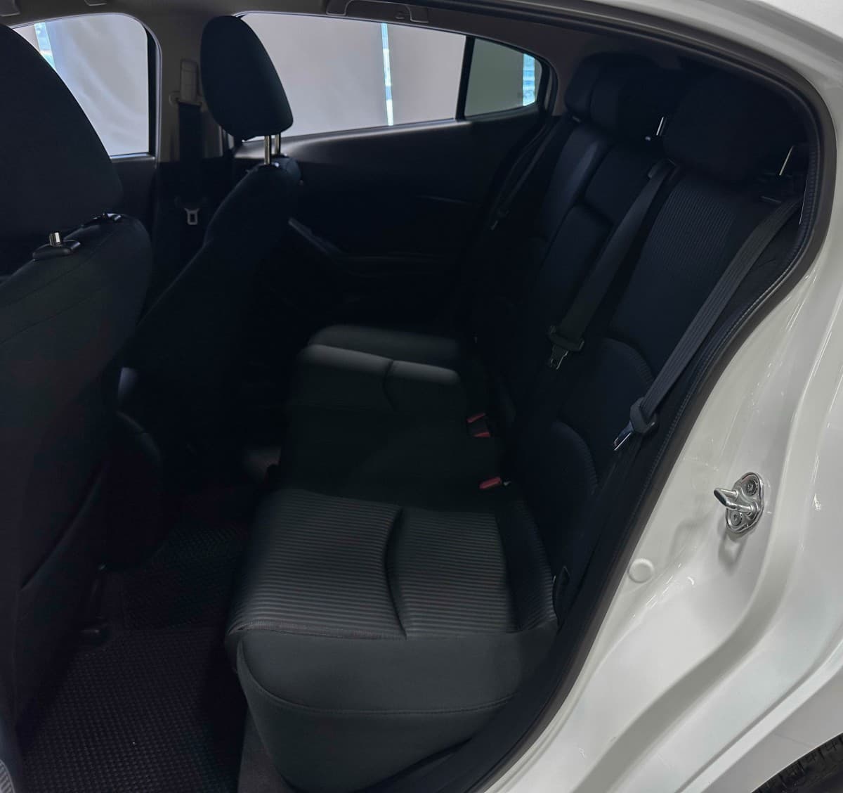 Mazda Axela - фото 14