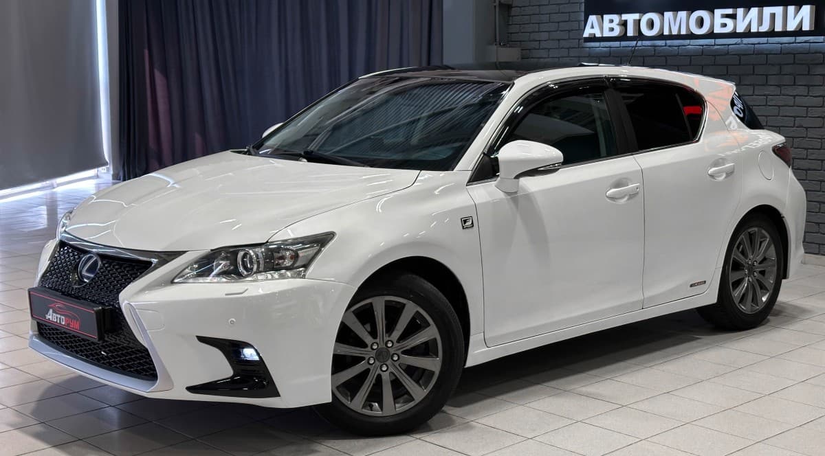 Lexus CT200H - 2