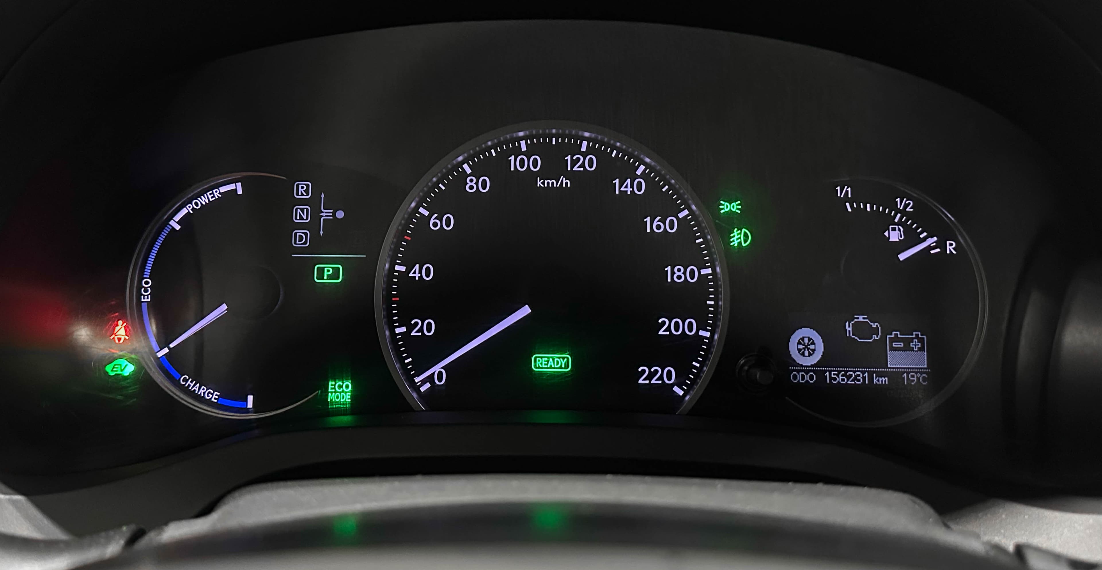 Lexus CT200H - фото 20