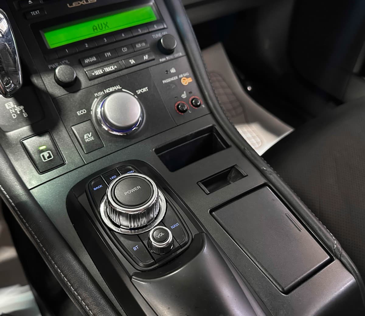 Lexus CT200H - фото 26