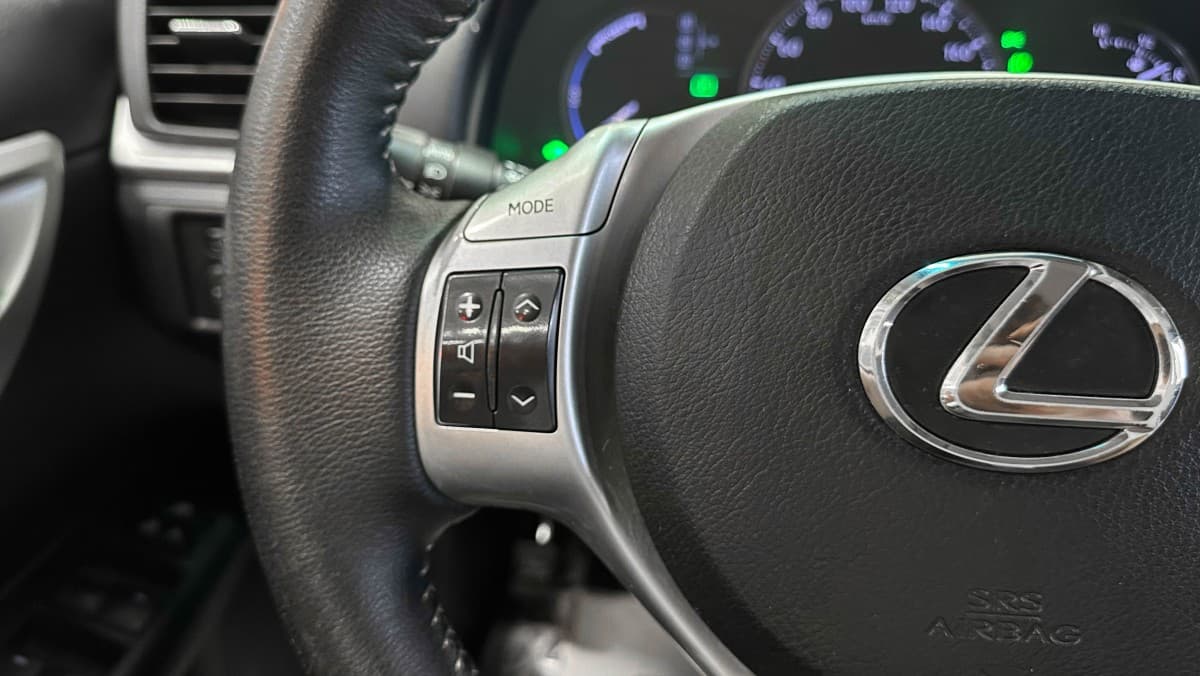 Lexus CT200H - фото 21