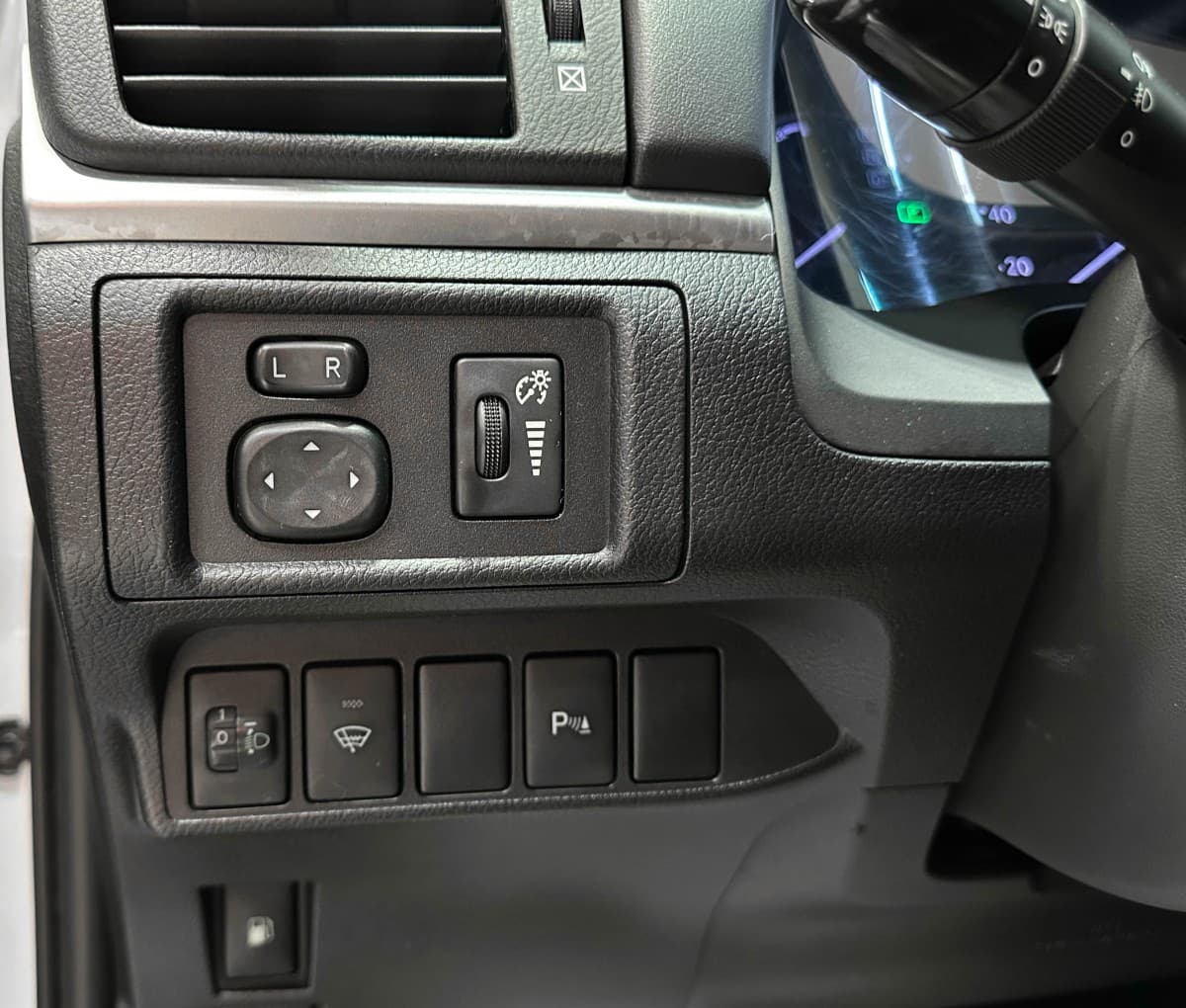 Lexus CT200H - фото 18