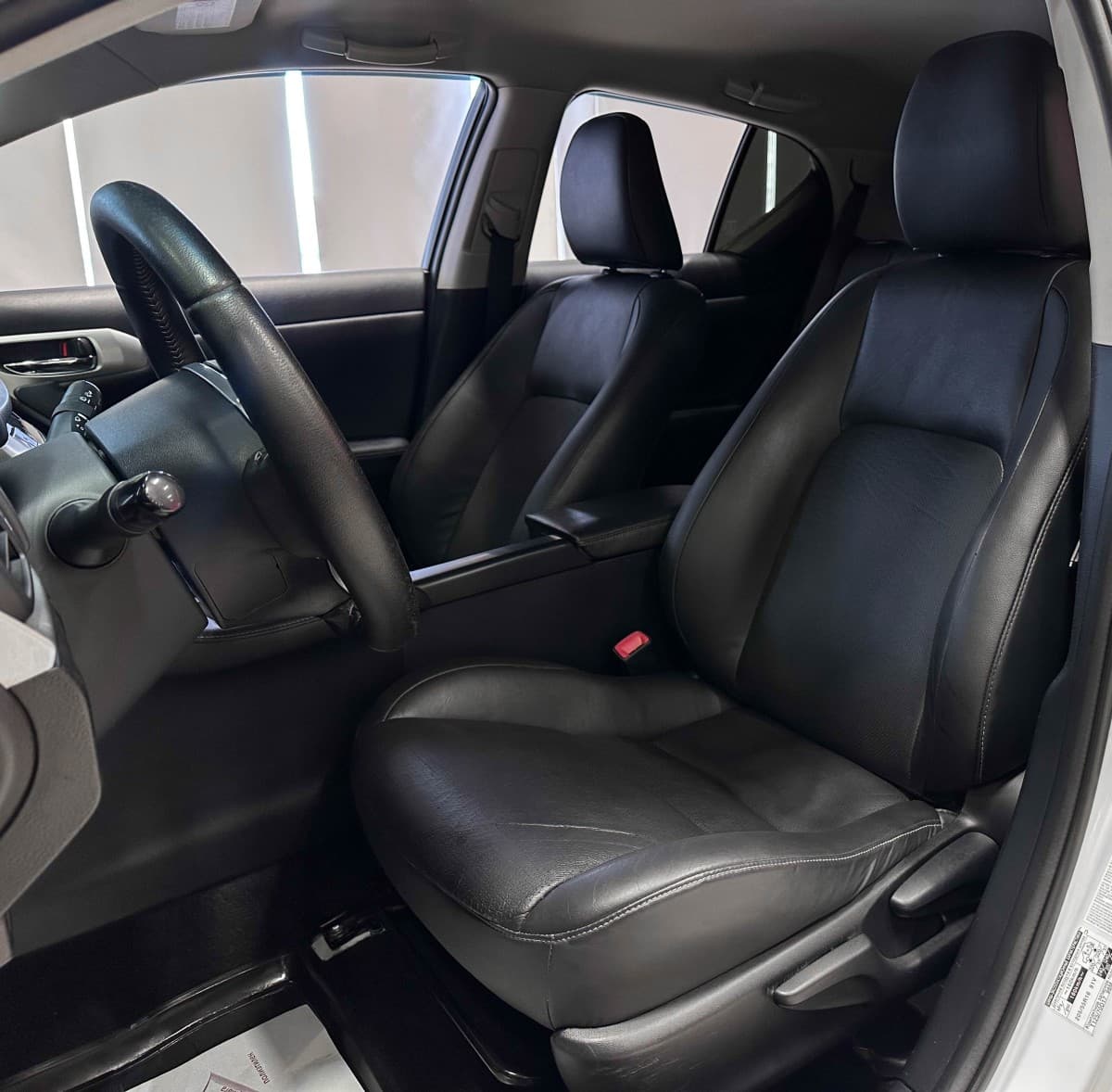 Lexus CT200H - фото 11